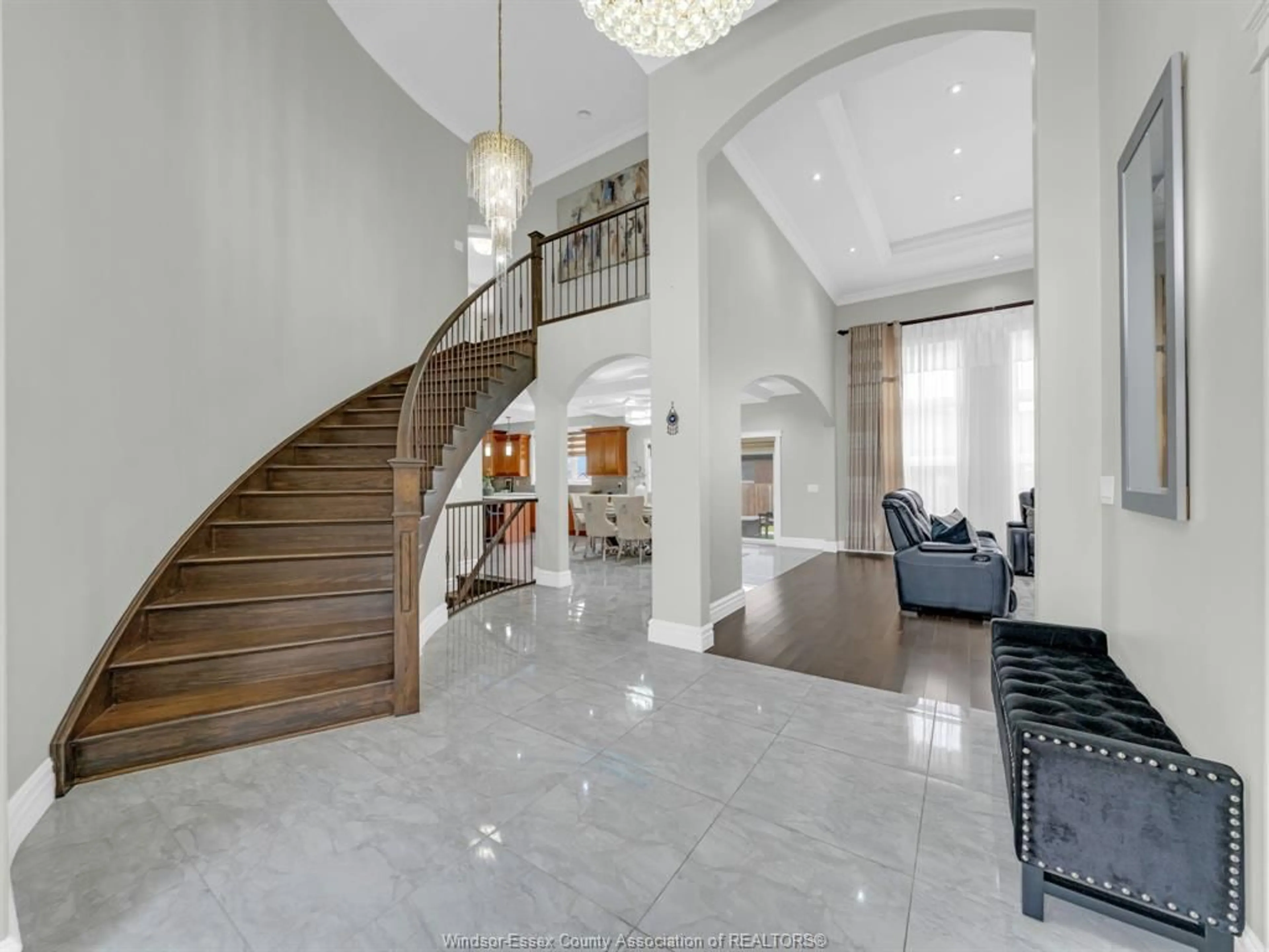 Indoor foyer for 31 Heathview Trail, Leamington Ontario N8H 0C5