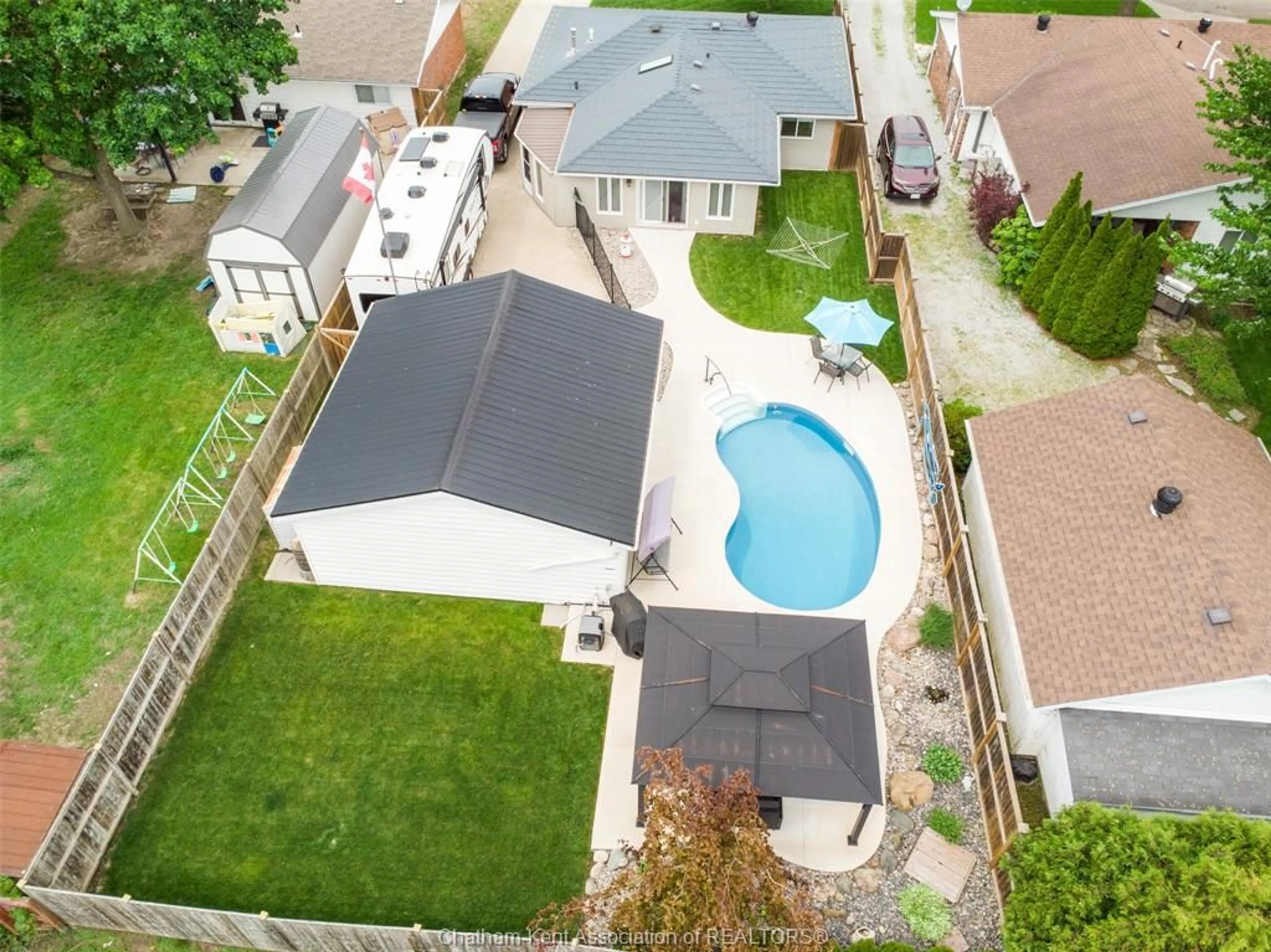 A pic from outside/outdoor area/front of a property/back of a property/a pic from drone, street for 106 WILLS St, Wallaceburg Ontario N8A 4X5