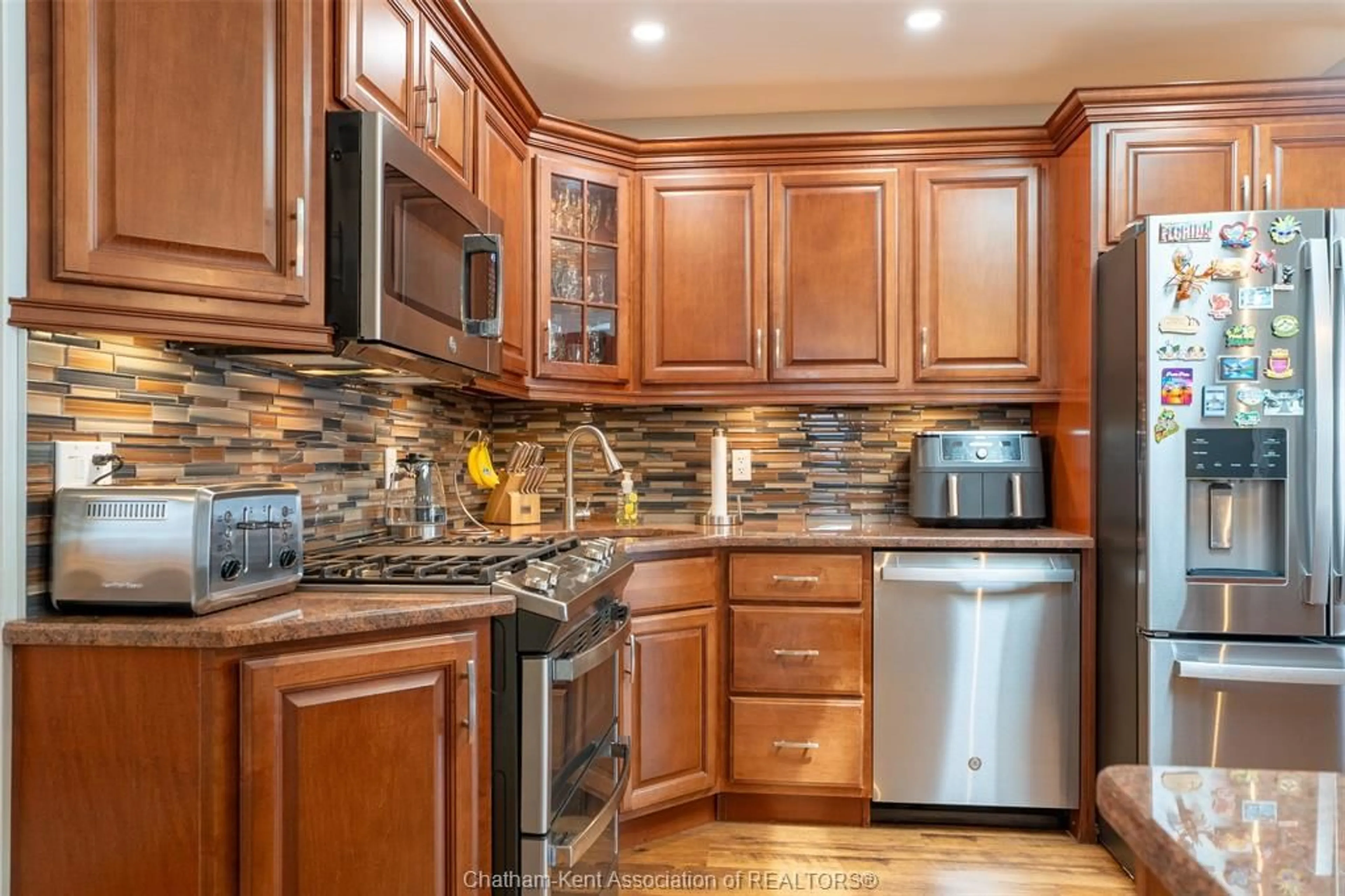 Contemporary kitchen, ceramic/tile floor for 106 WILLS St, Wallaceburg Ontario N8A 4X5
