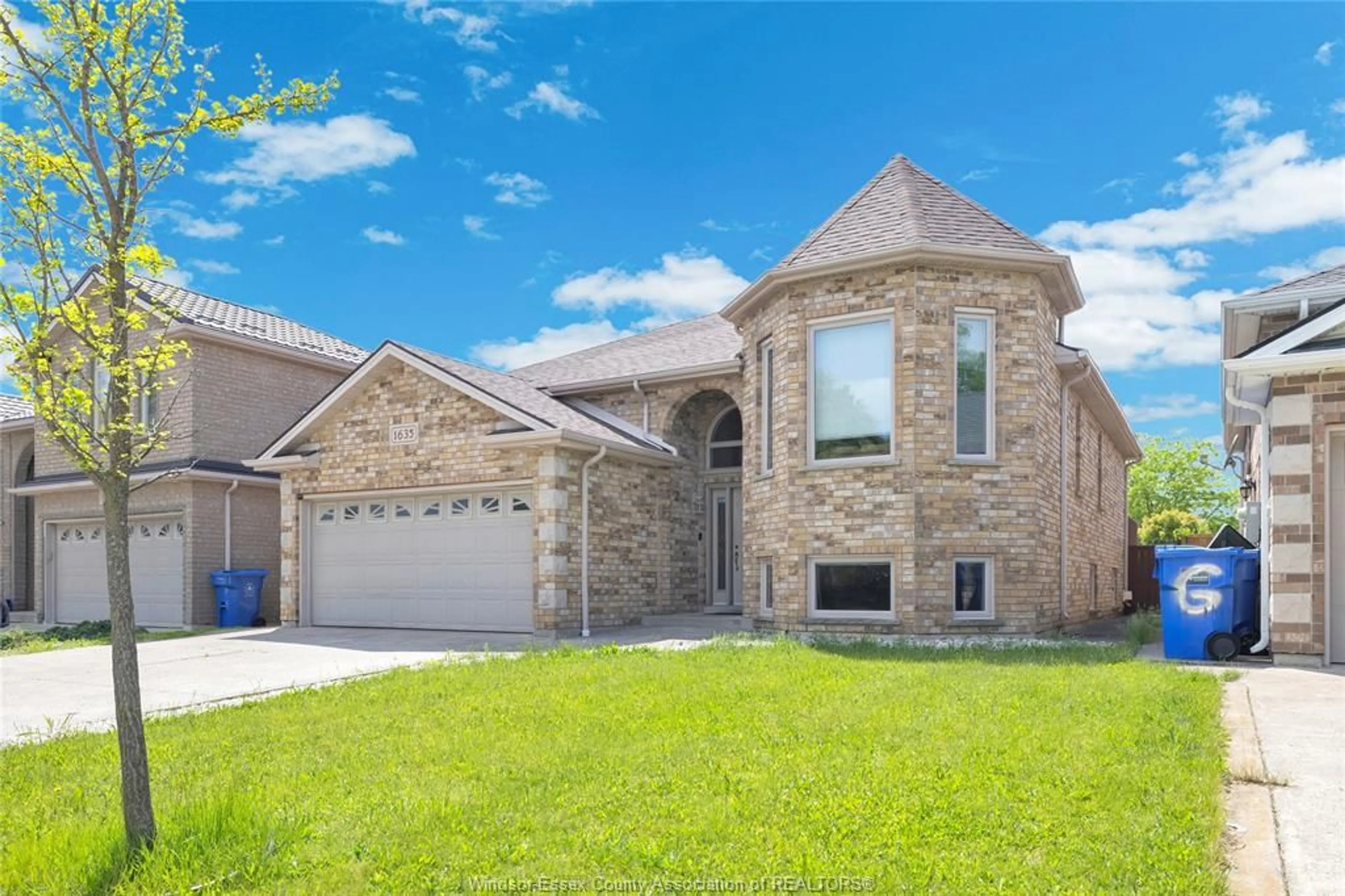 Home with brick exterior material, street for 1635 MERIDIAN, Windsor Ontario N9G 3E7