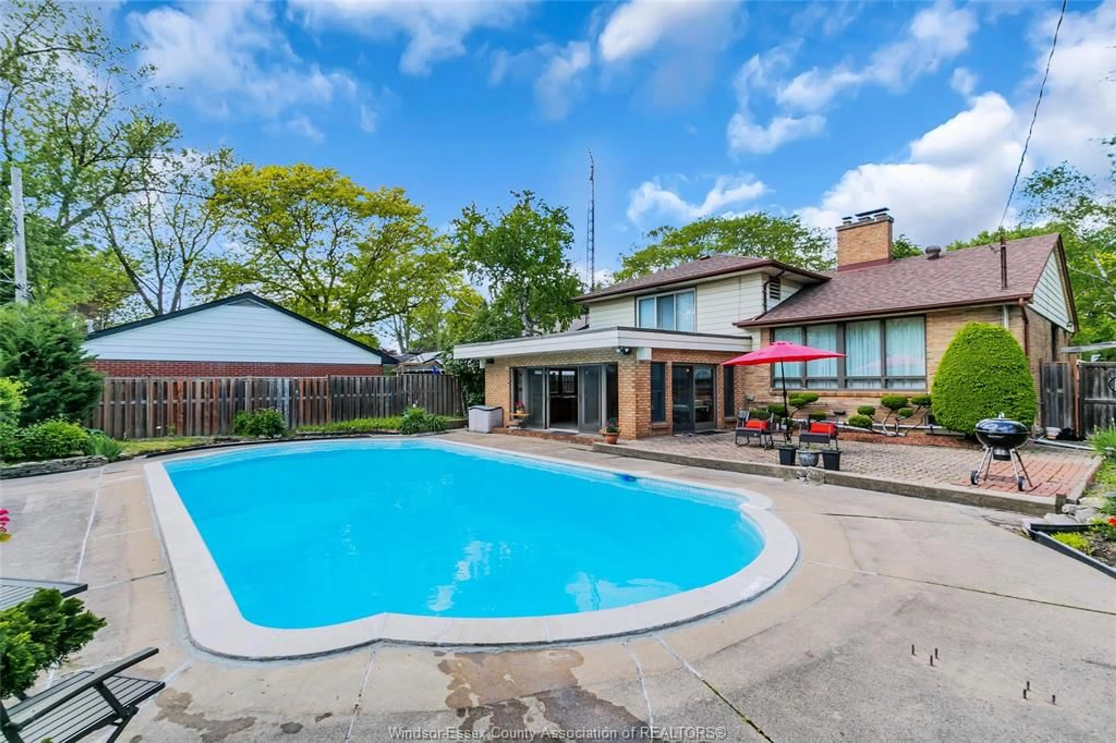 Pool for 719 CHAMPLAIN Dr, Windsor Ontario N9E 1M6