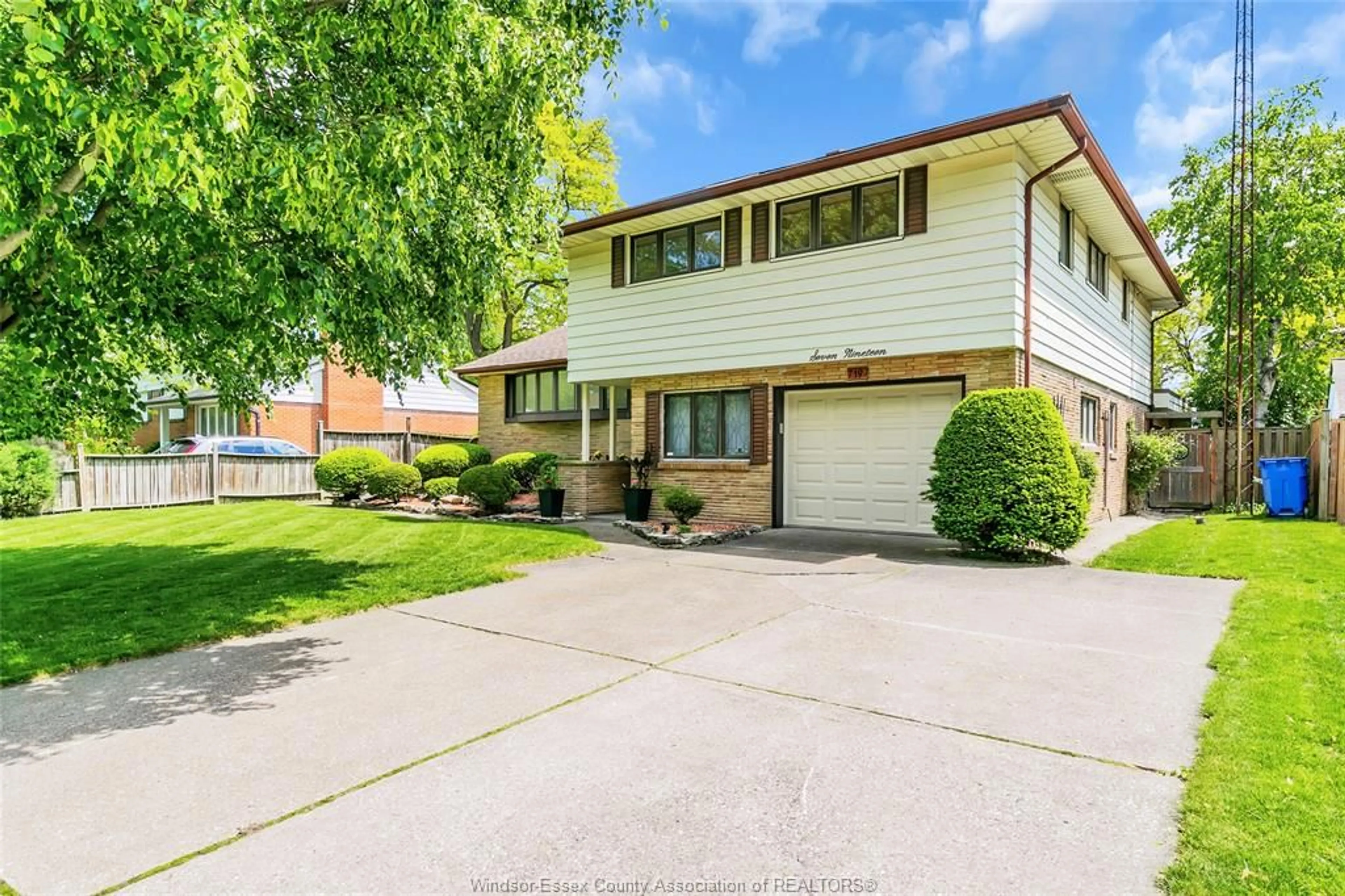Unknown for 719 CHAMPLAIN Dr, Windsor Ontario N9E 1M6