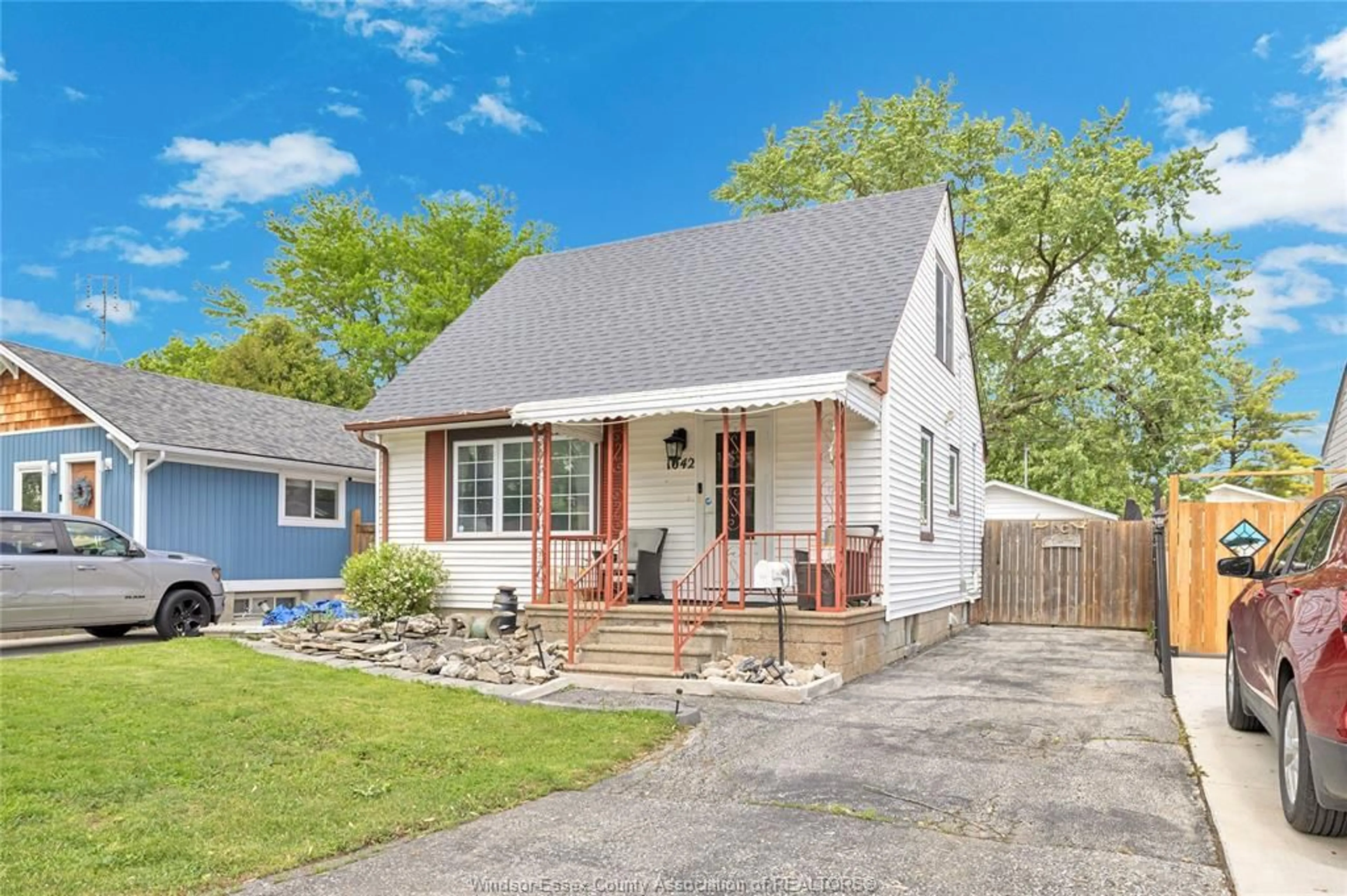 Home with vinyl exterior material, street for 1042 EDWARD Ave, Windsor Ontario N8S 2Z8