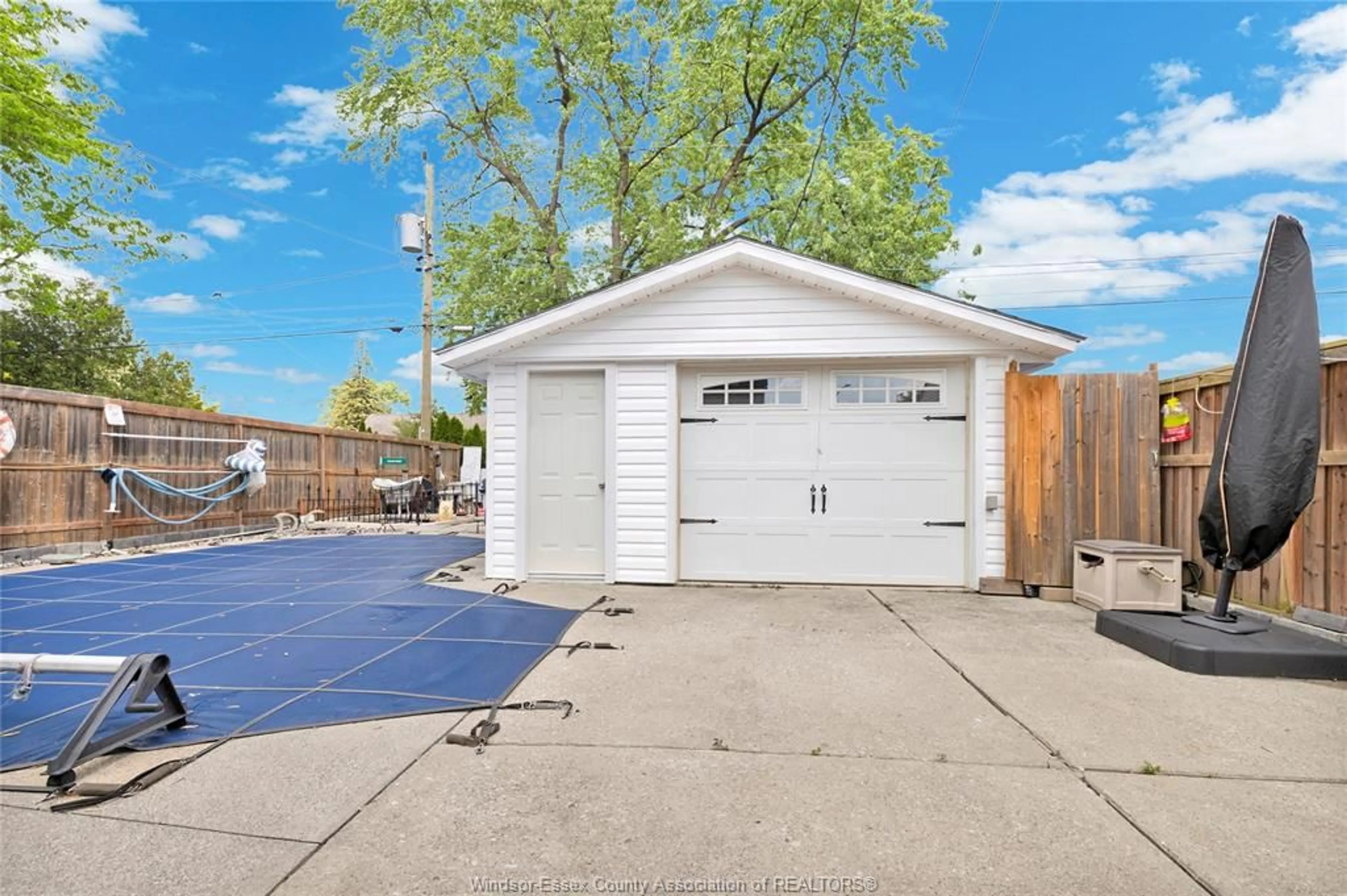 Indoor garage for 1042 EDWARD Ave, Windsor Ontario N8S 2Z8