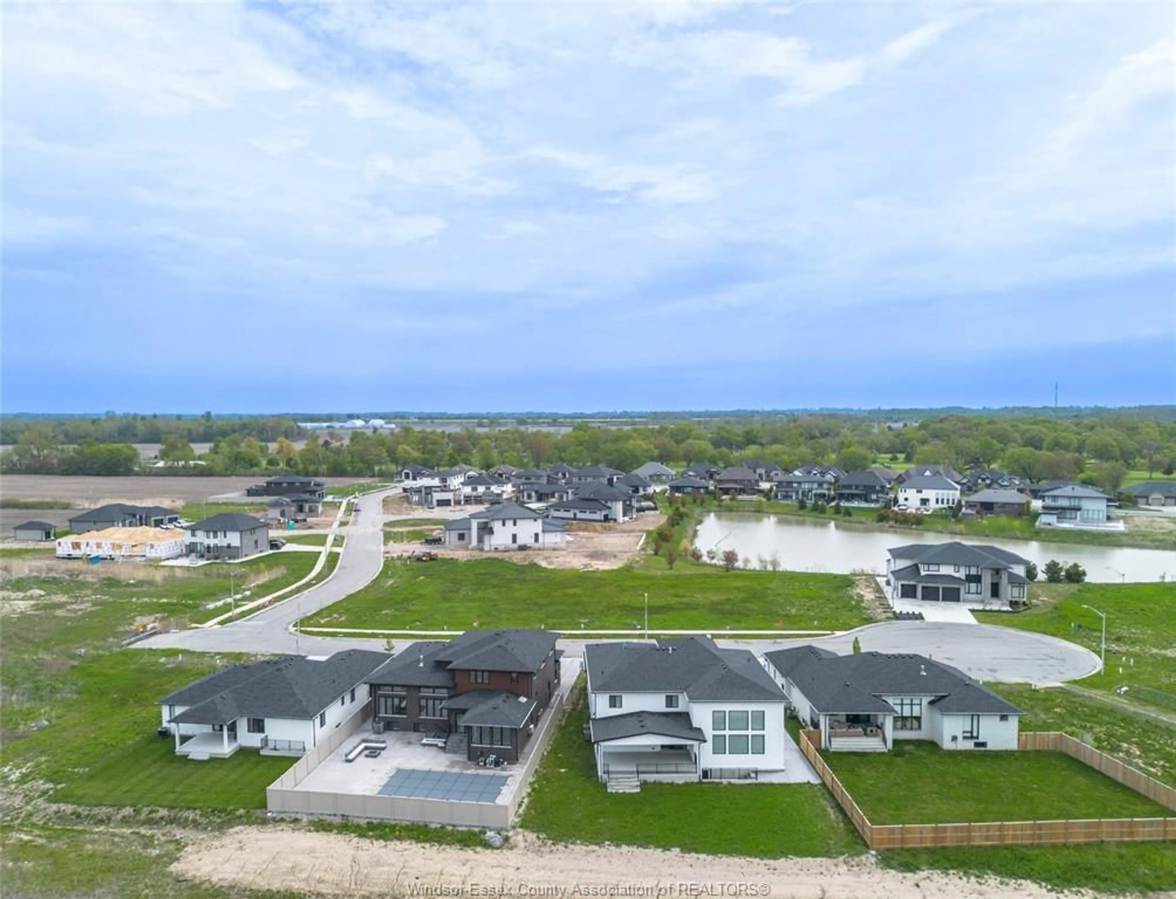 A pic from outside/outdoor area/front of a property/back of a property/a pic from drone, unknown for 7 CYPRESS POINTE, Leamington Ontario N8H 5R2