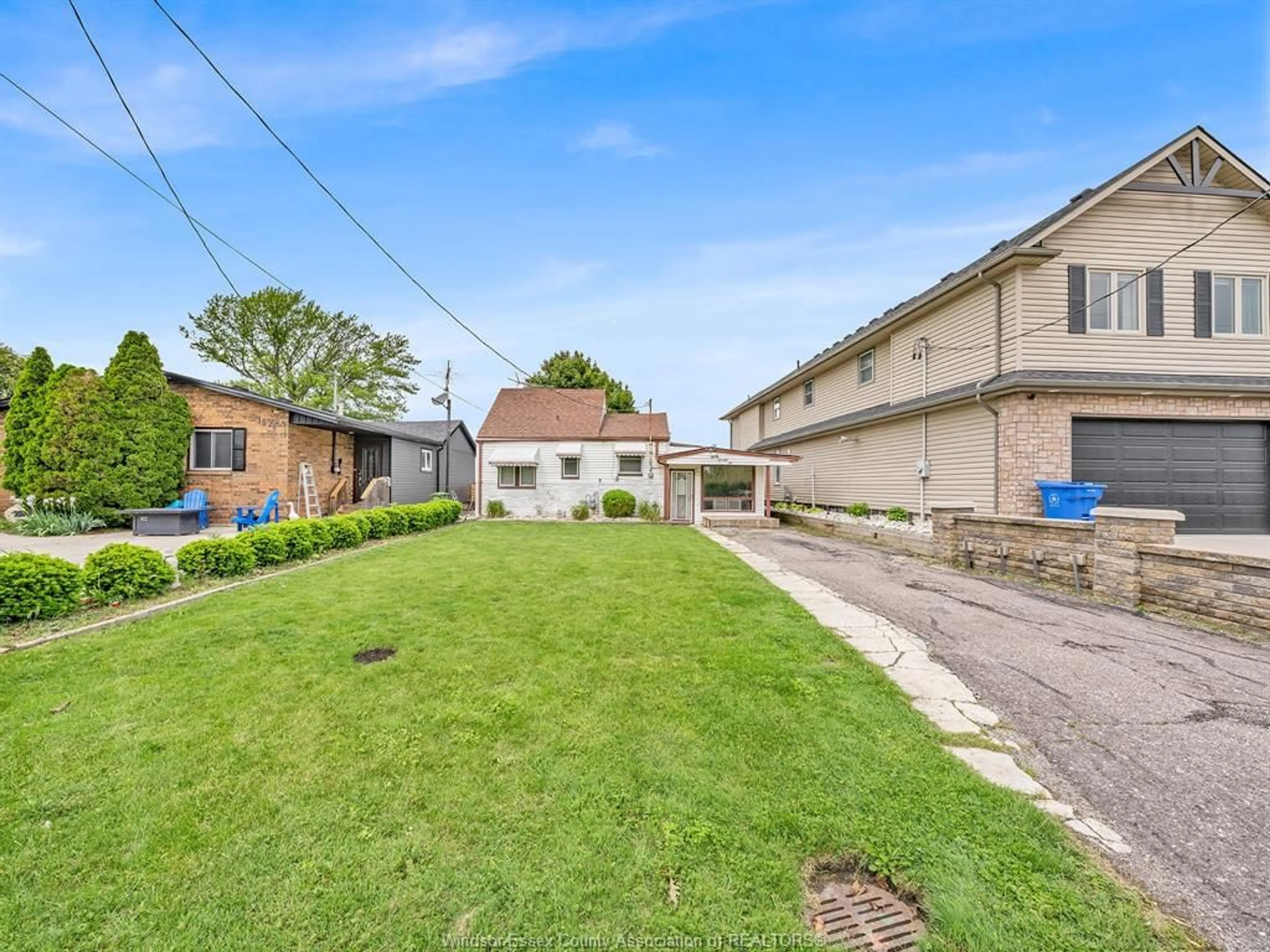 A pic from outside/outdoor area/front of a property/back of a property/a pic from drone, street for 1576 CAILLE, Lakeshore Ontario N0R 1A0