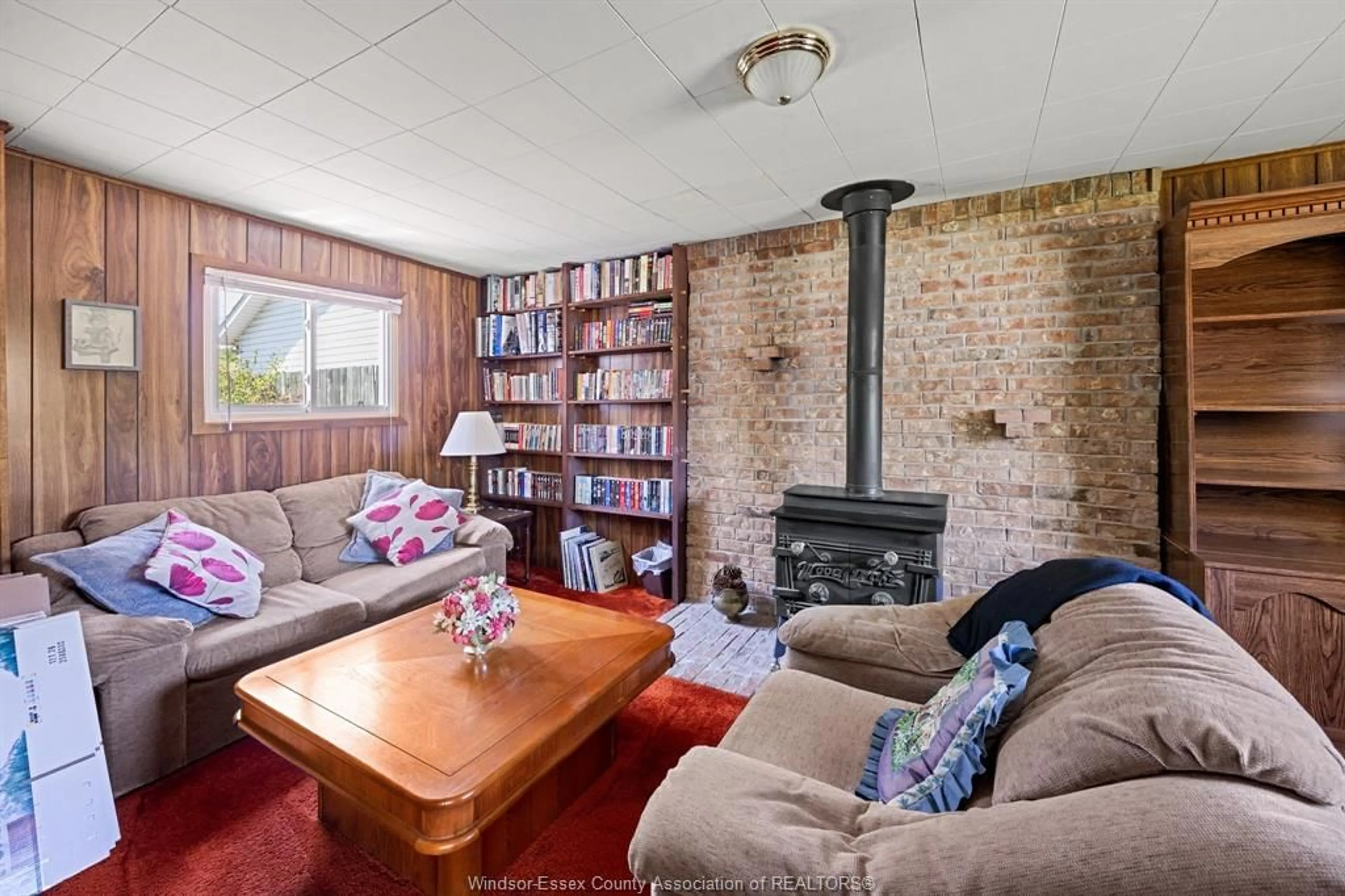 Living room with furniture, unknown for 274 MAPLE St, LaSalle Ontario N9J 1N8