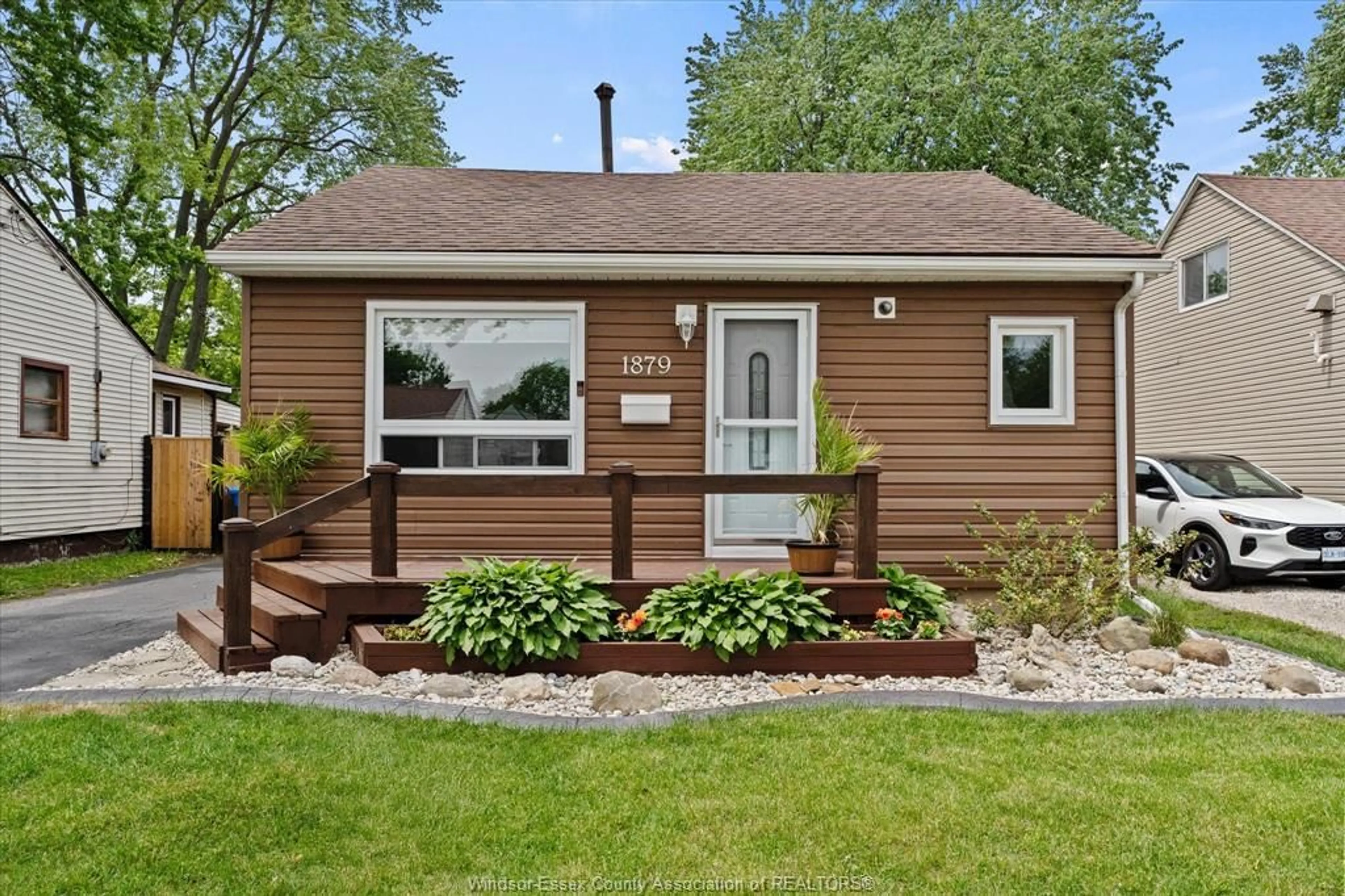 Home with vinyl exterior material, street for 1879 AUBIN Rd, Windsor Ontario N8W 4L1