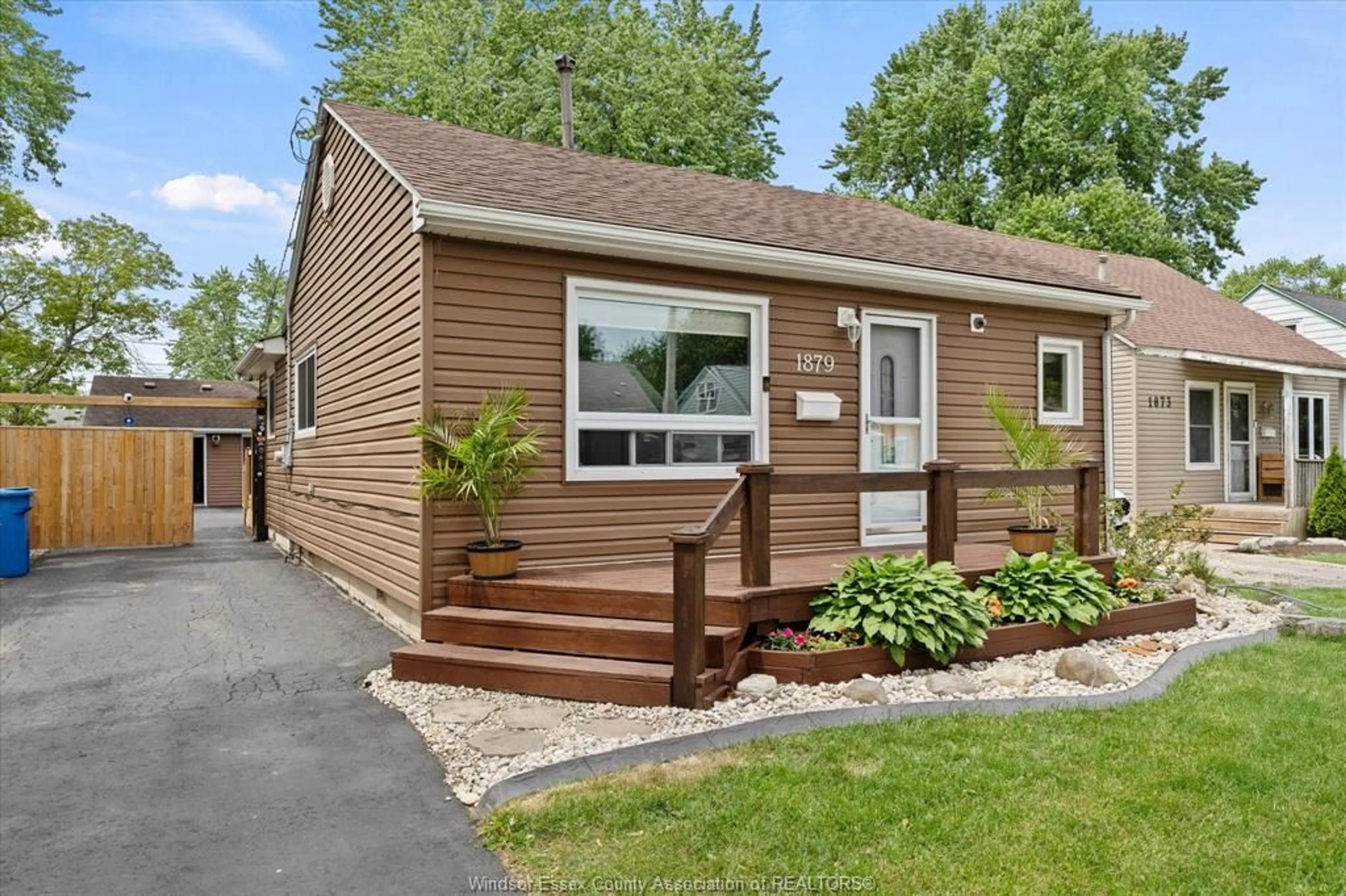Home with vinyl exterior material, street for 1879 AUBIN Rd, Windsor Ontario N8W 4L1