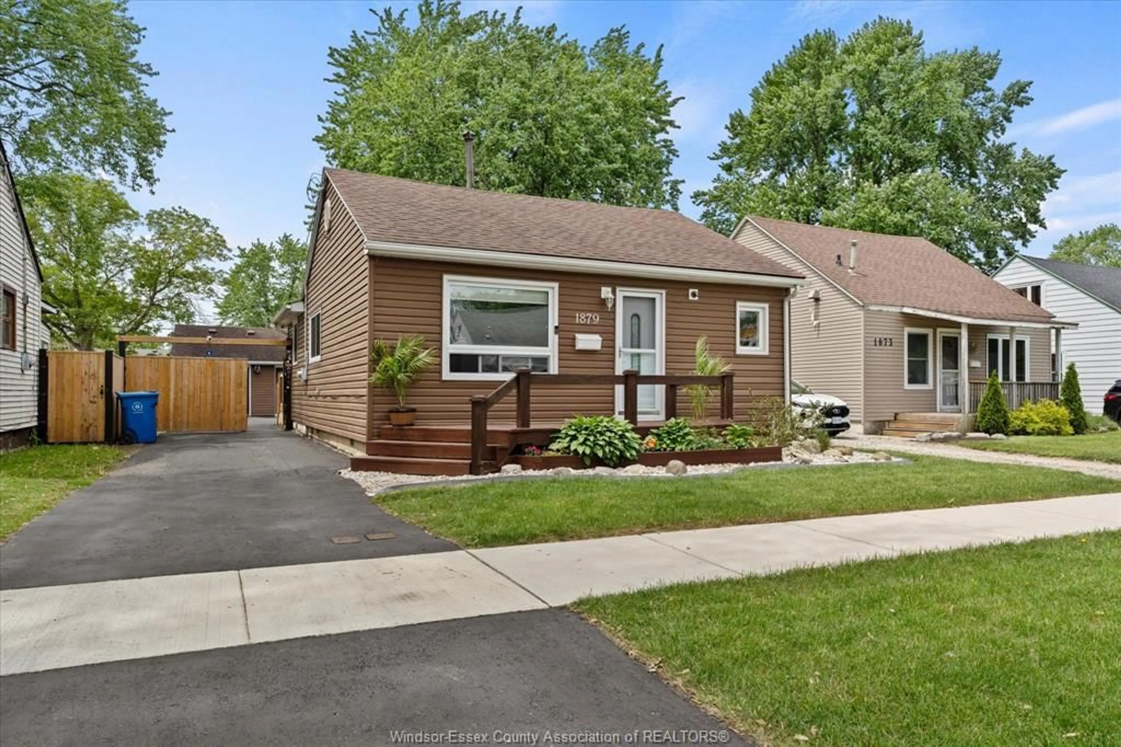 Home with brick exterior material, street for 1879 AUBIN Rd, Windsor Ontario N8W 4L1