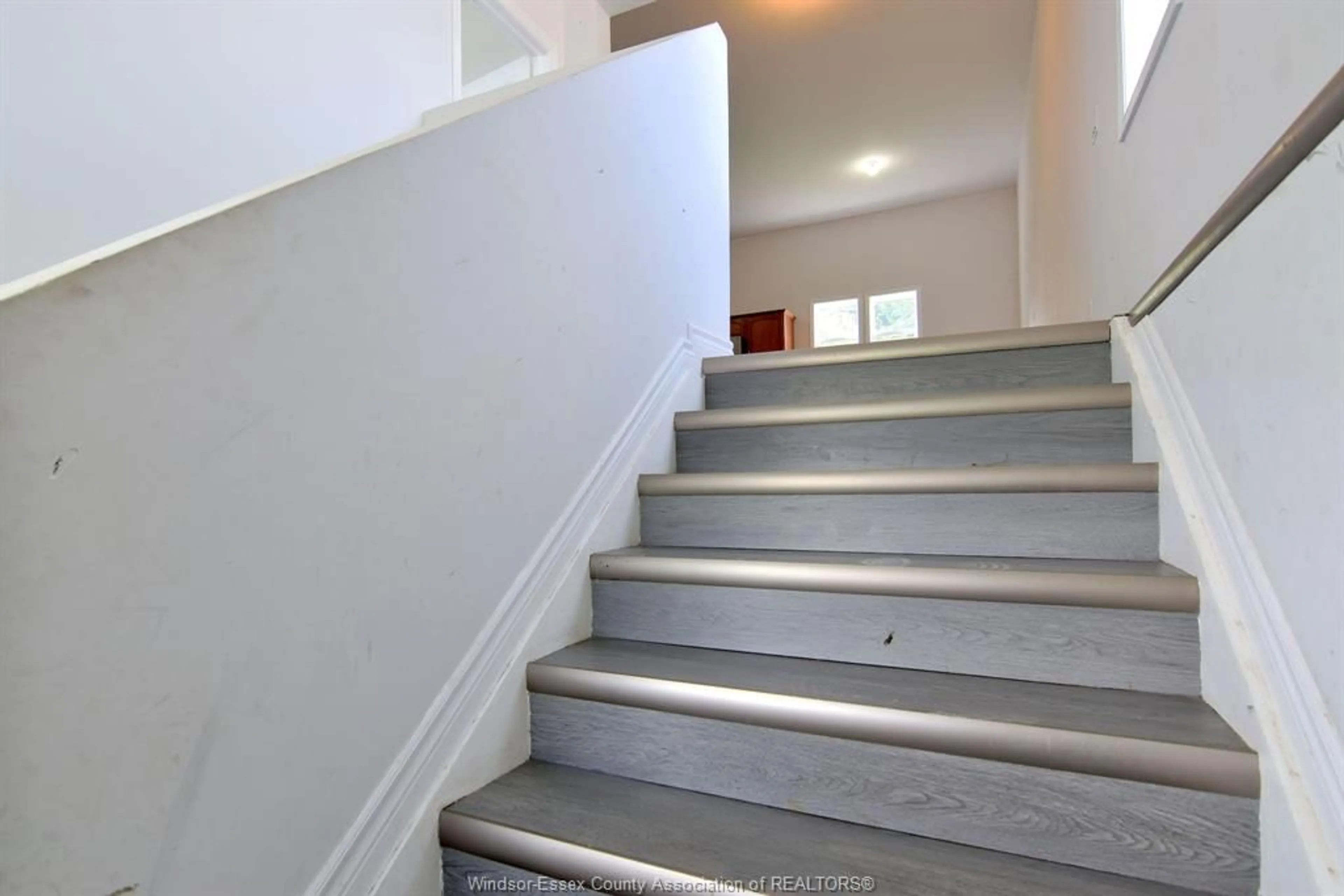 Stairs for 1502 MERSEA RD D, Leamington Ontario N8H 3V4