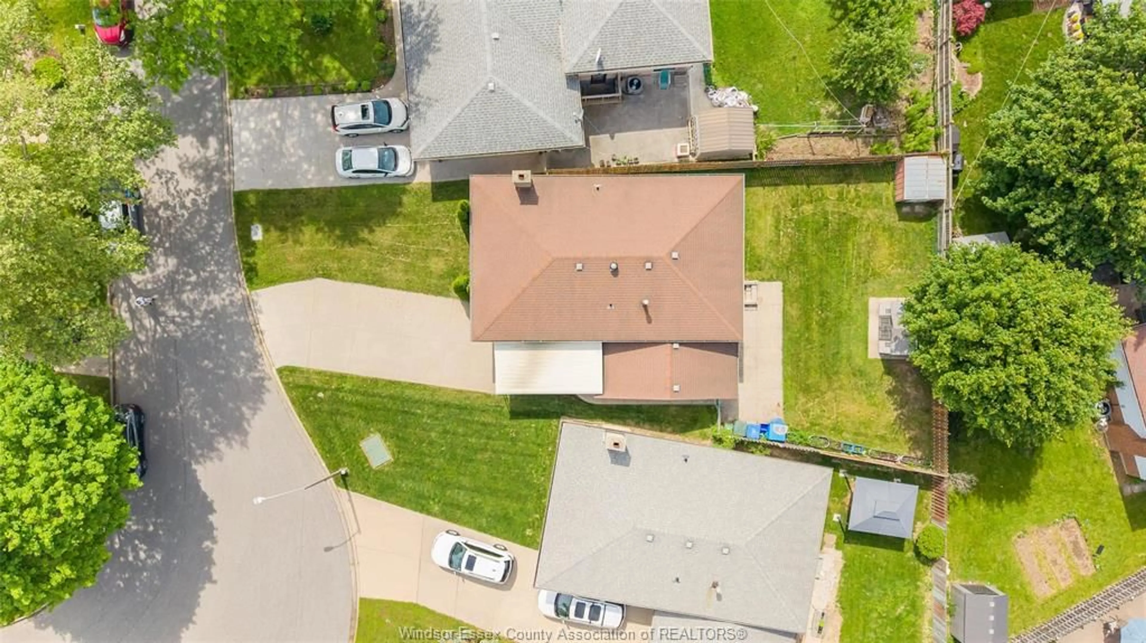 A pic from outside/outdoor area/front of a property/back of a property/a pic from drone, street for 10572 PALMS, Windsor Ontario N8R 2E8