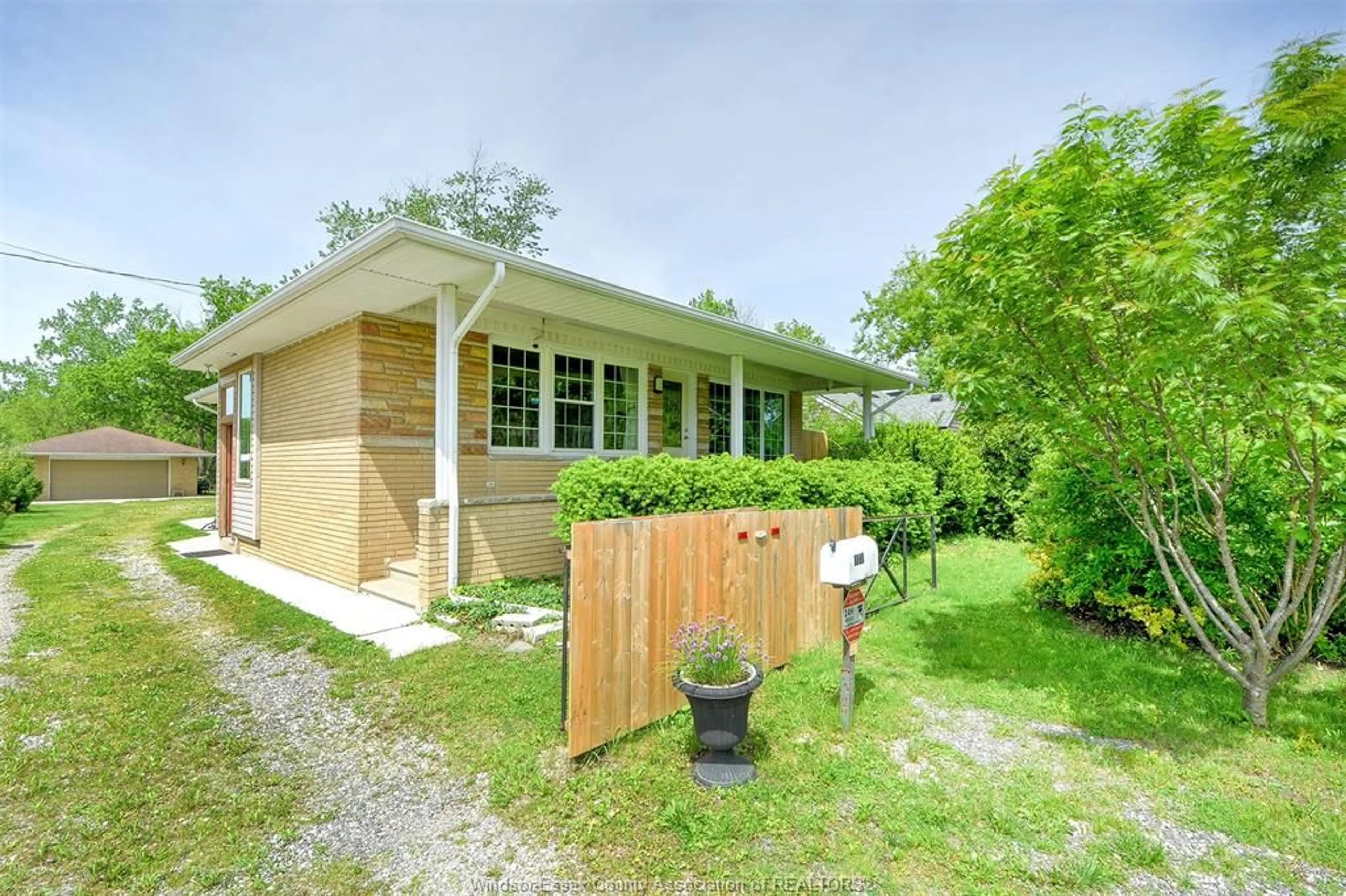Shed for 3567 HOWARD, Windsor Ontario N9E 3N6