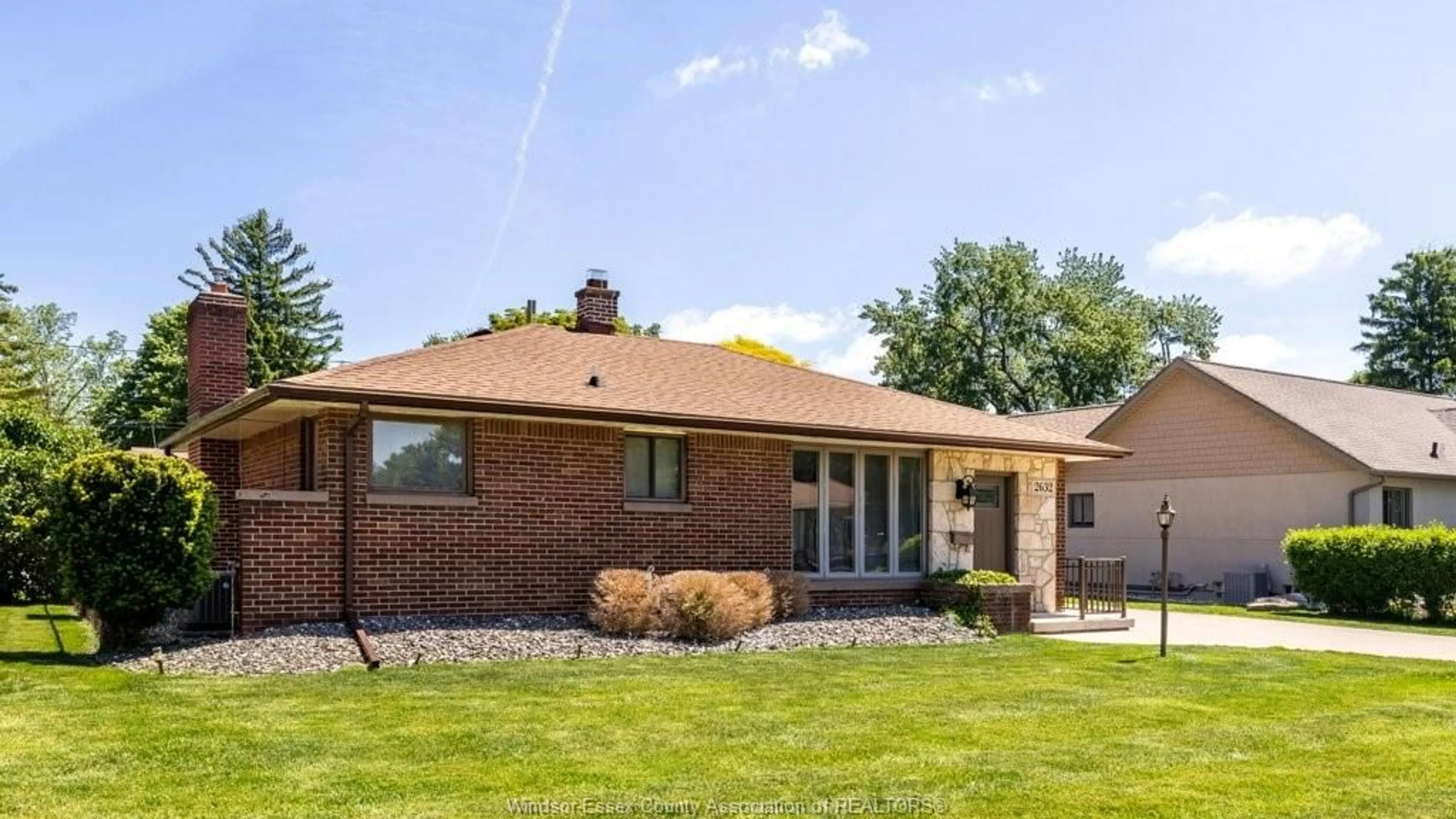 Home with brick exterior material, unknown for 2632 Everts Ave, Windsor Ontario N9E 2V1