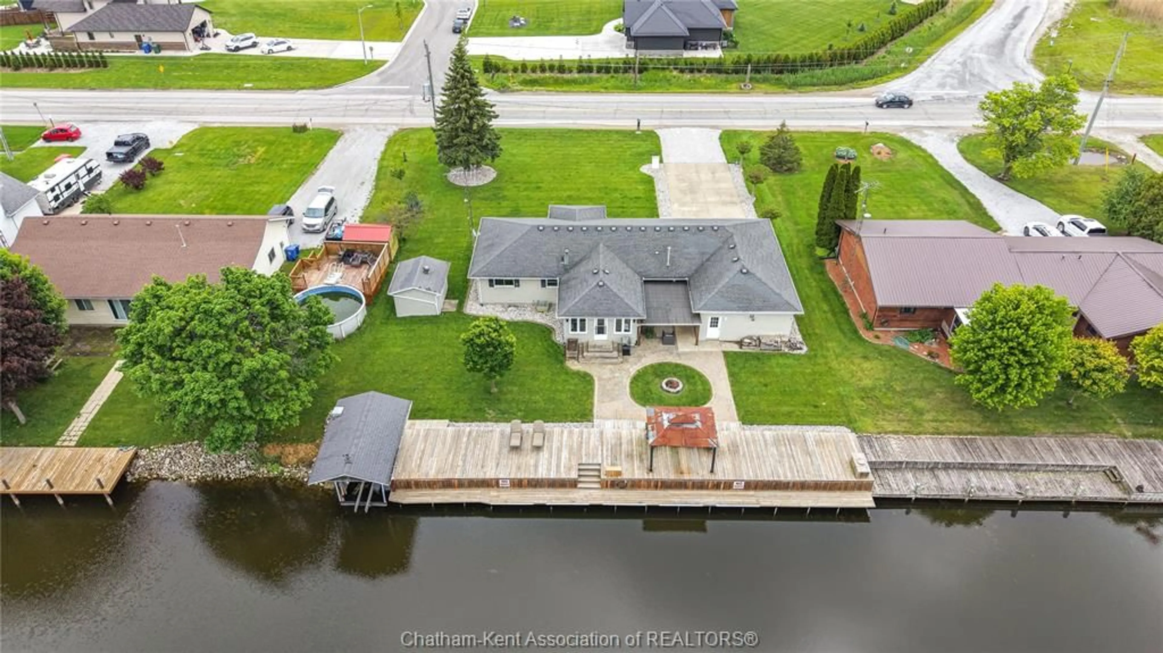 A pic from outside/outdoor area/front of a property/back of a property/a pic from drone, water/lake/river/ocean view for 855 TISDELLE Dr, Lighthouse Cove Ontario N0P 2L0