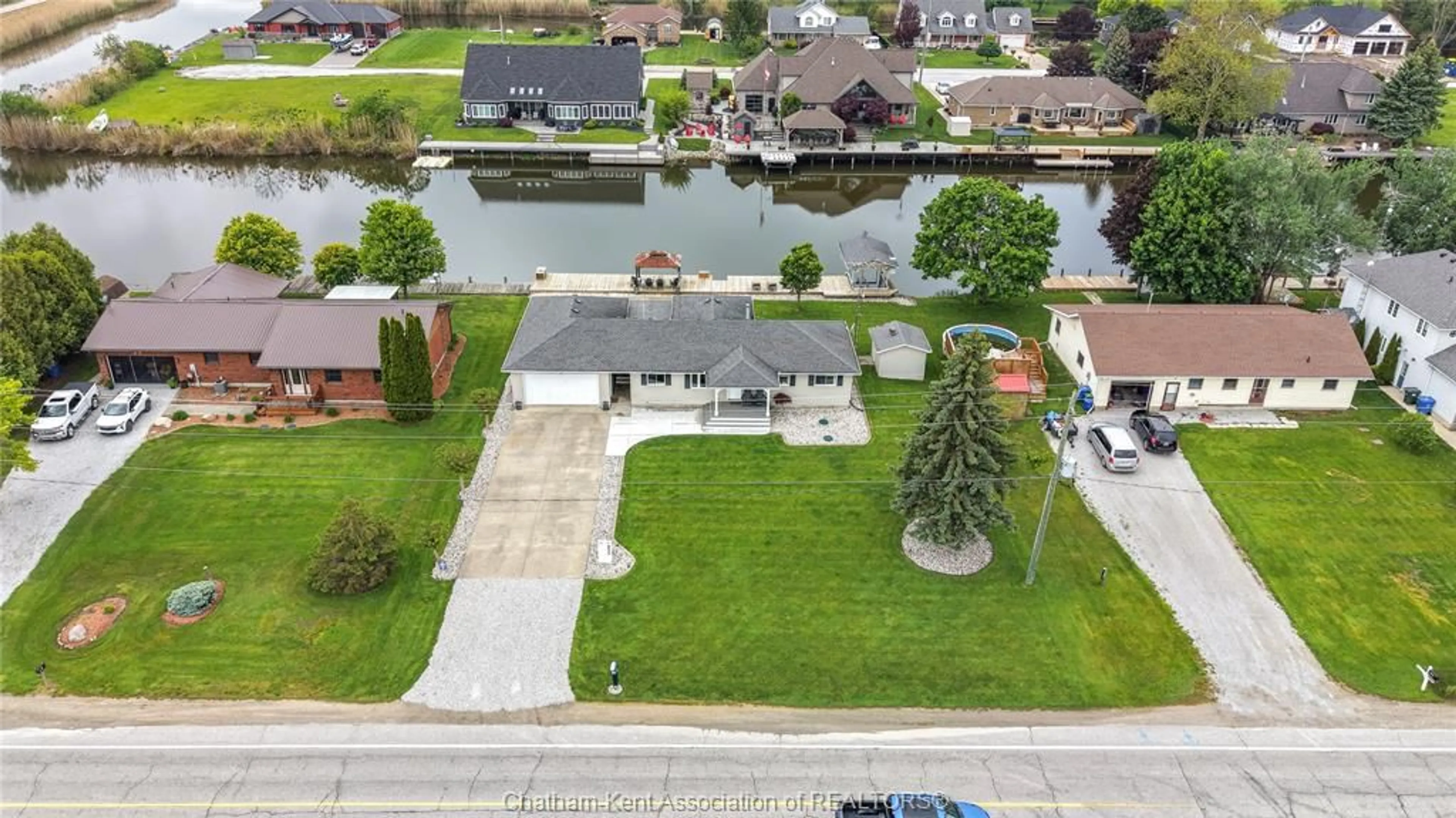 A pic from outside/outdoor area/front of a property/back of a property/a pic from drone, water/lake/river/ocean view for 855 TISDELLE Dr, Lighthouse Cove Ontario N0P 2L0