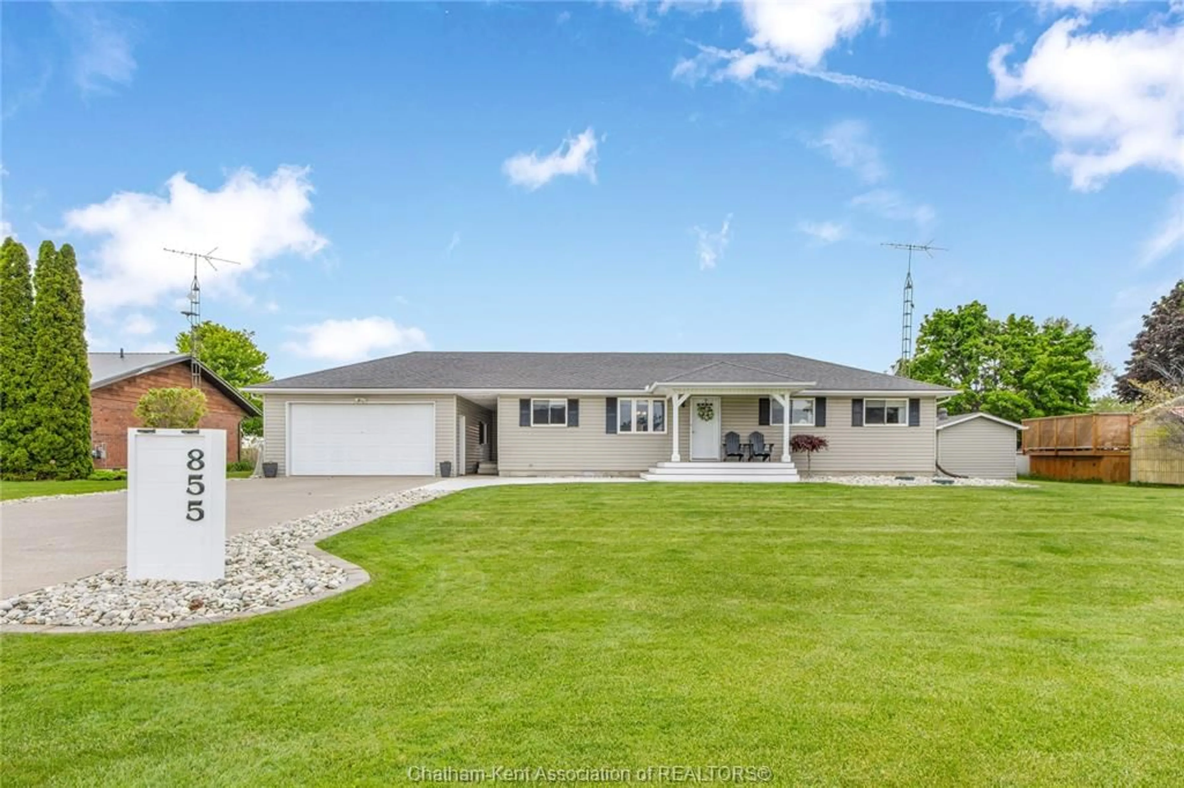 Home with vinyl exterior material, street for 855 TISDELLE Dr, Lighthouse Cove Ontario N0P 2L0