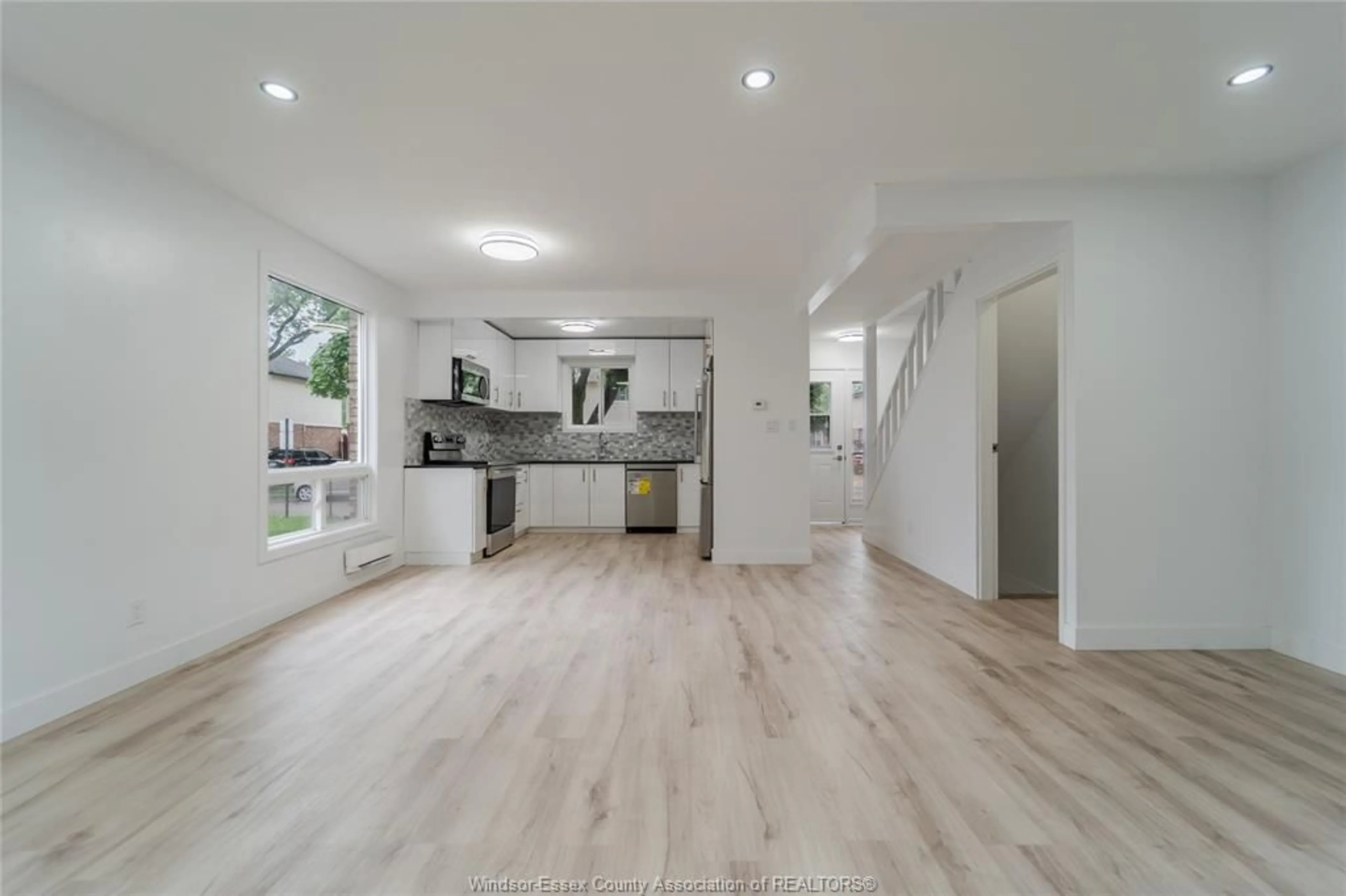 Open concept kitchen, wood/laminate floor for 1118 Aire Pl, Windsor Ontario N8T 3A3