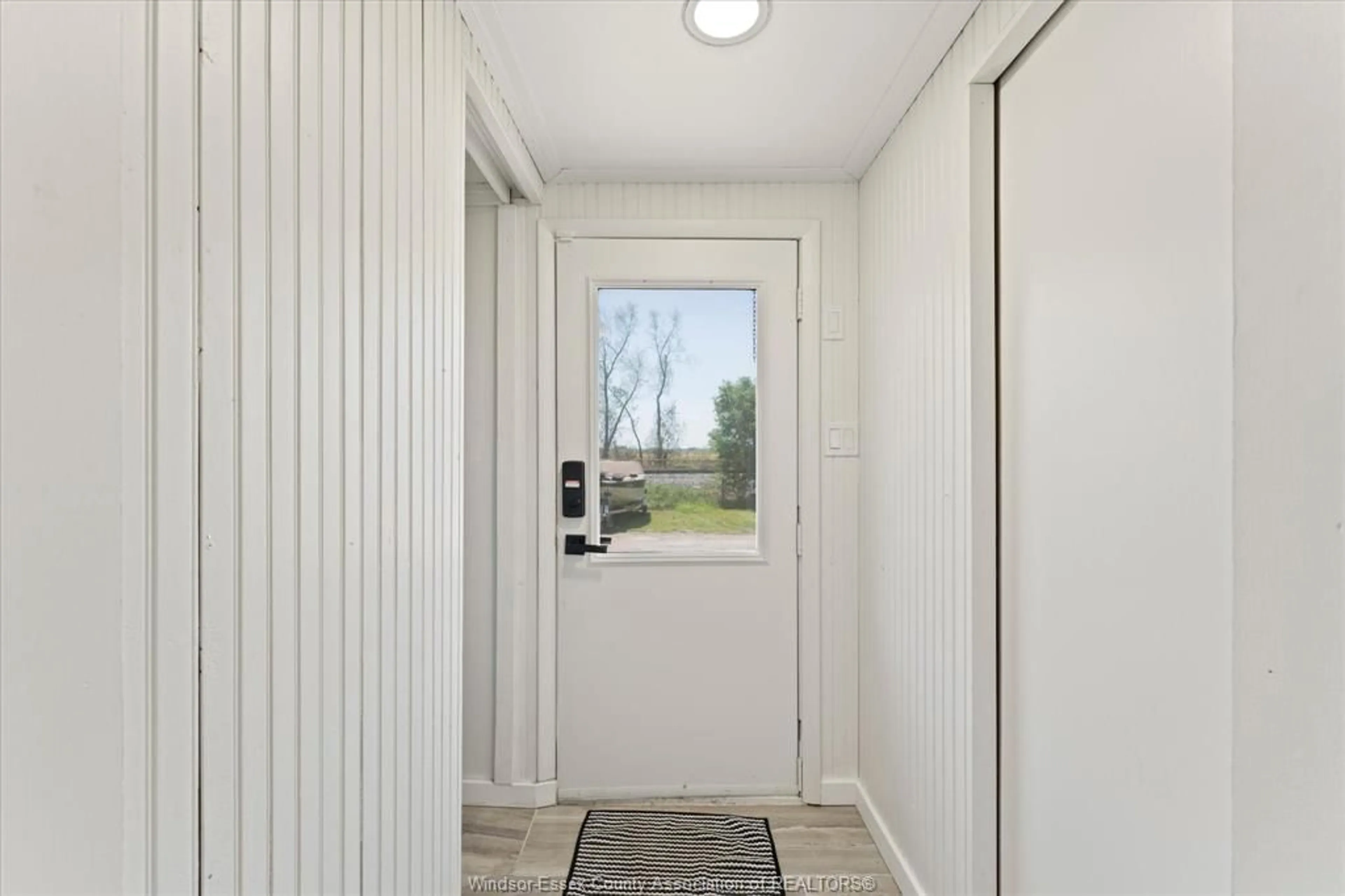 Indoor entryway for 13560 CRYSTAL BEACH, Stoney Point Ontario N0R 1N0