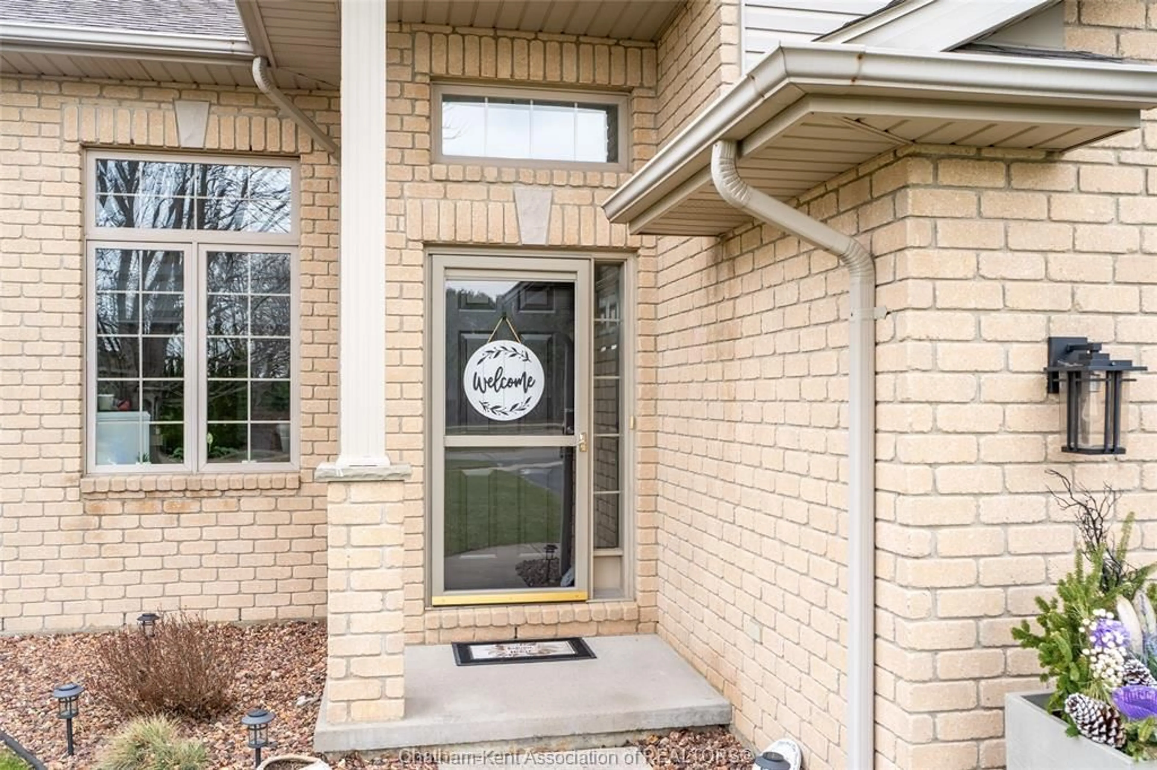 Indoor entryway for 433 Keil Trail, Chatham Ontario N7L 5R2