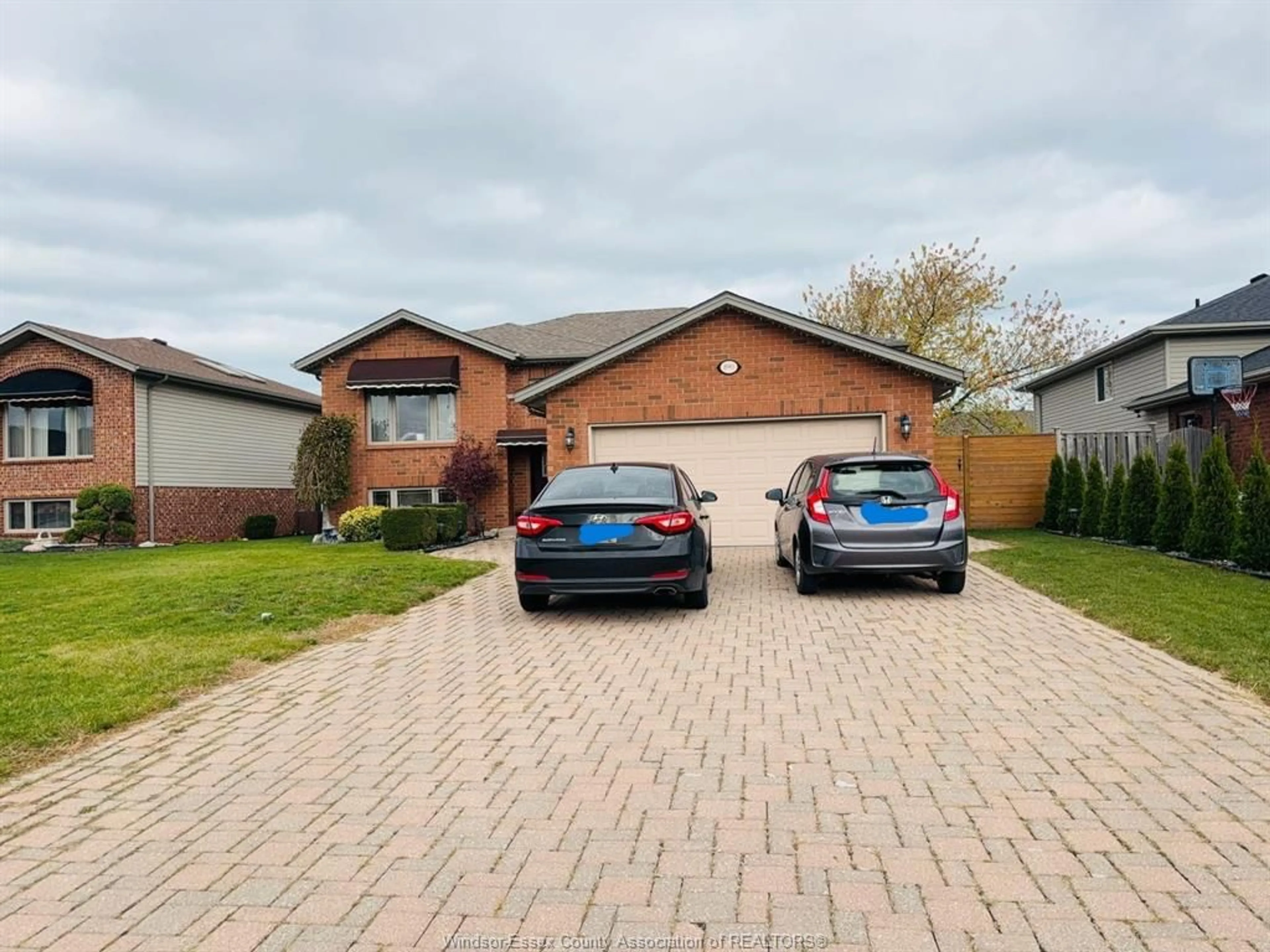 A pic from outside/outdoor area/front of a property/back of a property/a pic from drone, street for 890 SOUTHWOOD Dr, Lakeshore Ontario N0R 1A0