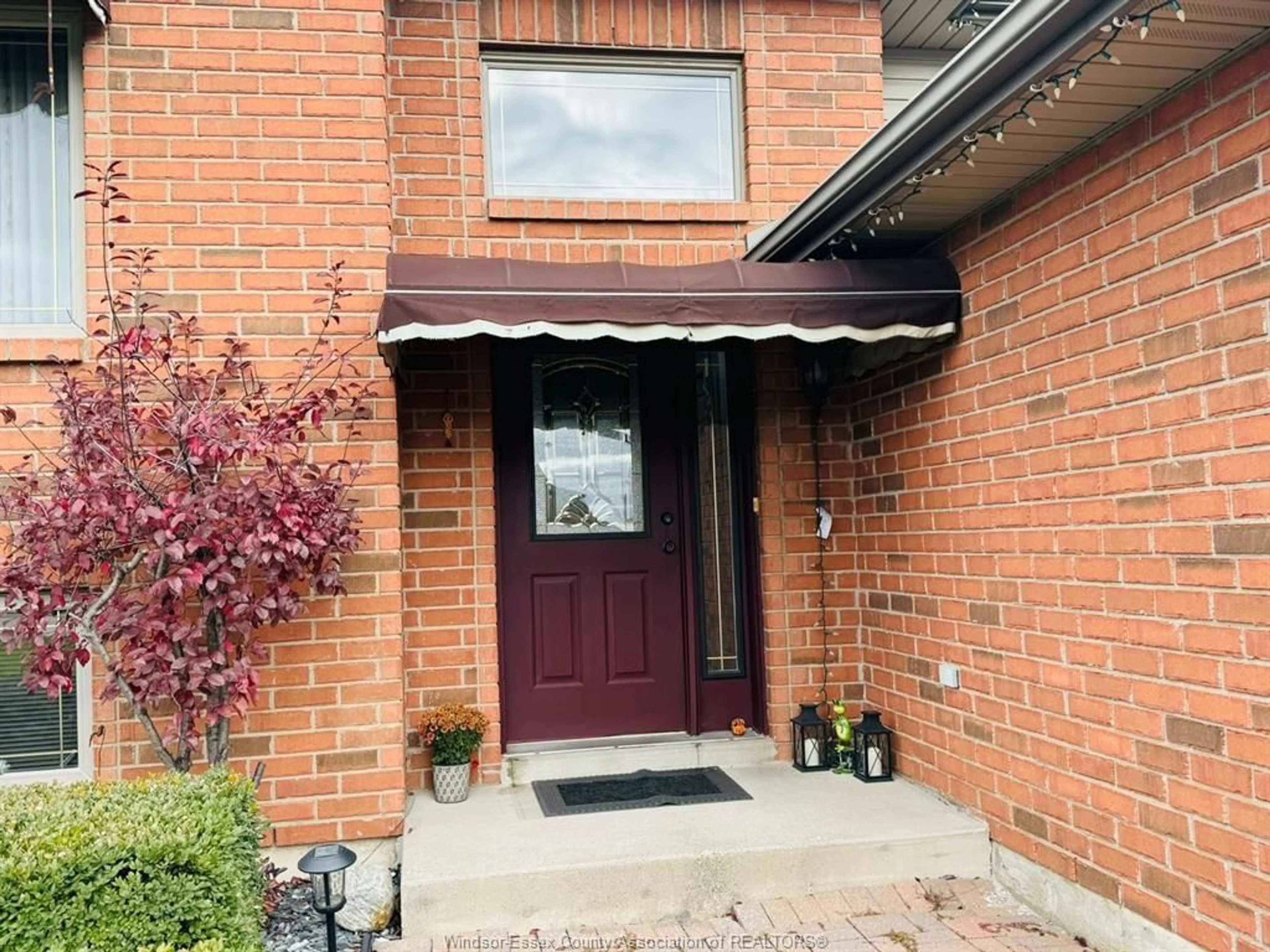 Indoor entryway for 890 SOUTHWOOD Dr, Lakeshore Ontario N0R 1A0