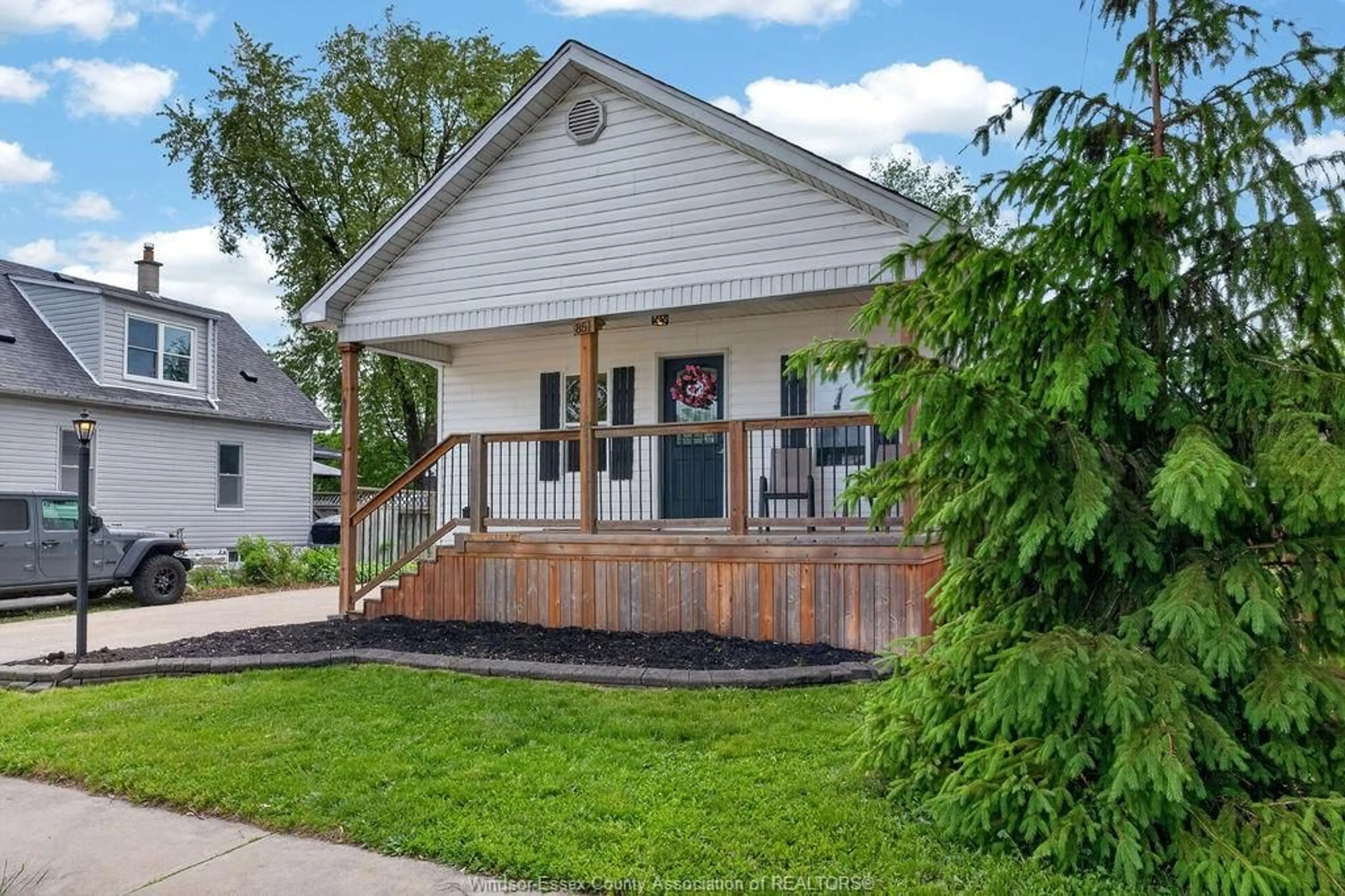 Home with vinyl exterior material, street for 851 ELLROSE Ave, Windsor Ontario N8Y 3W6