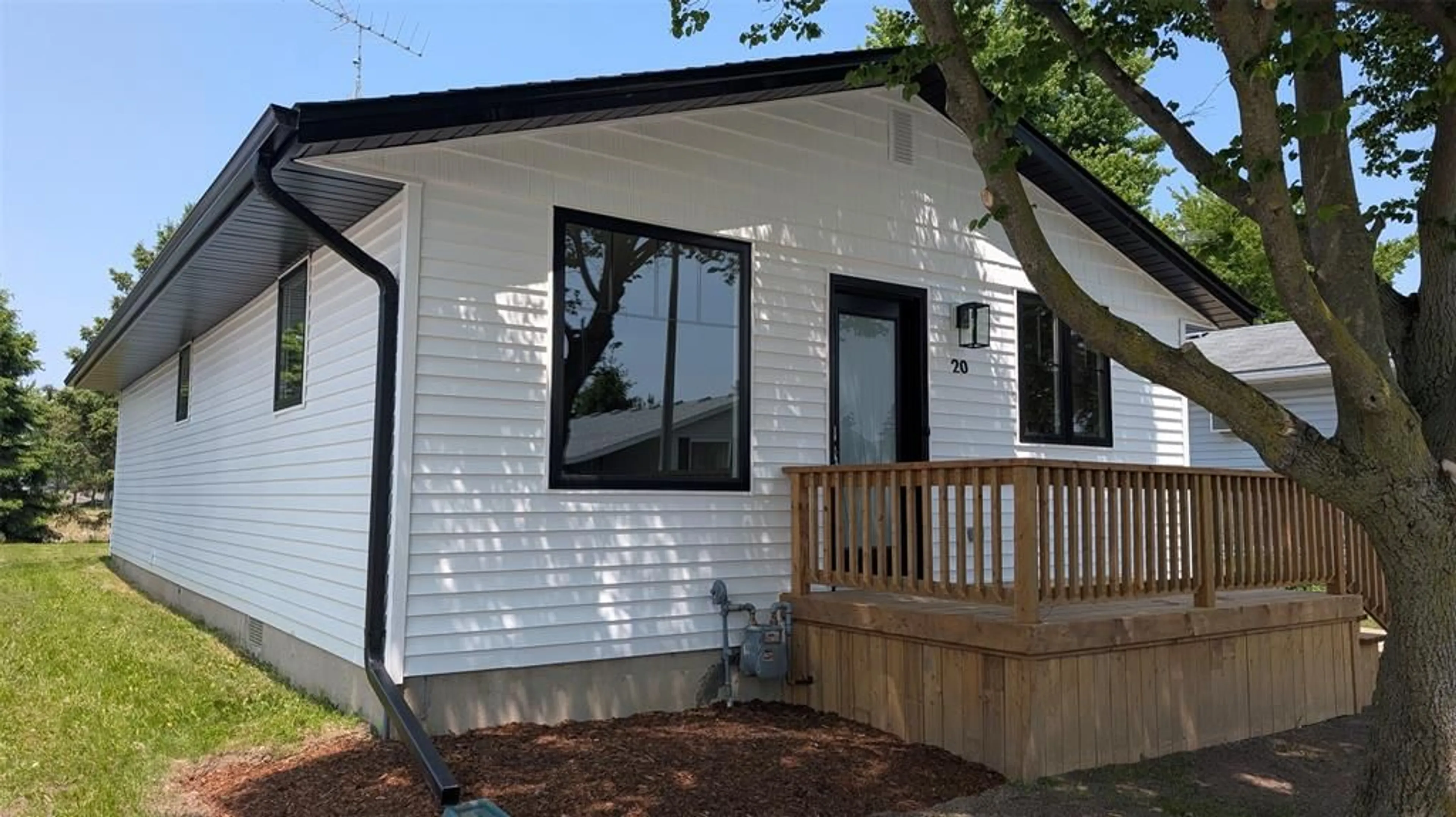 Home with vinyl exterior material, building for 2761 OIL HERITAGE Rd #20, Oil Springs Ontario N0N 1P0
