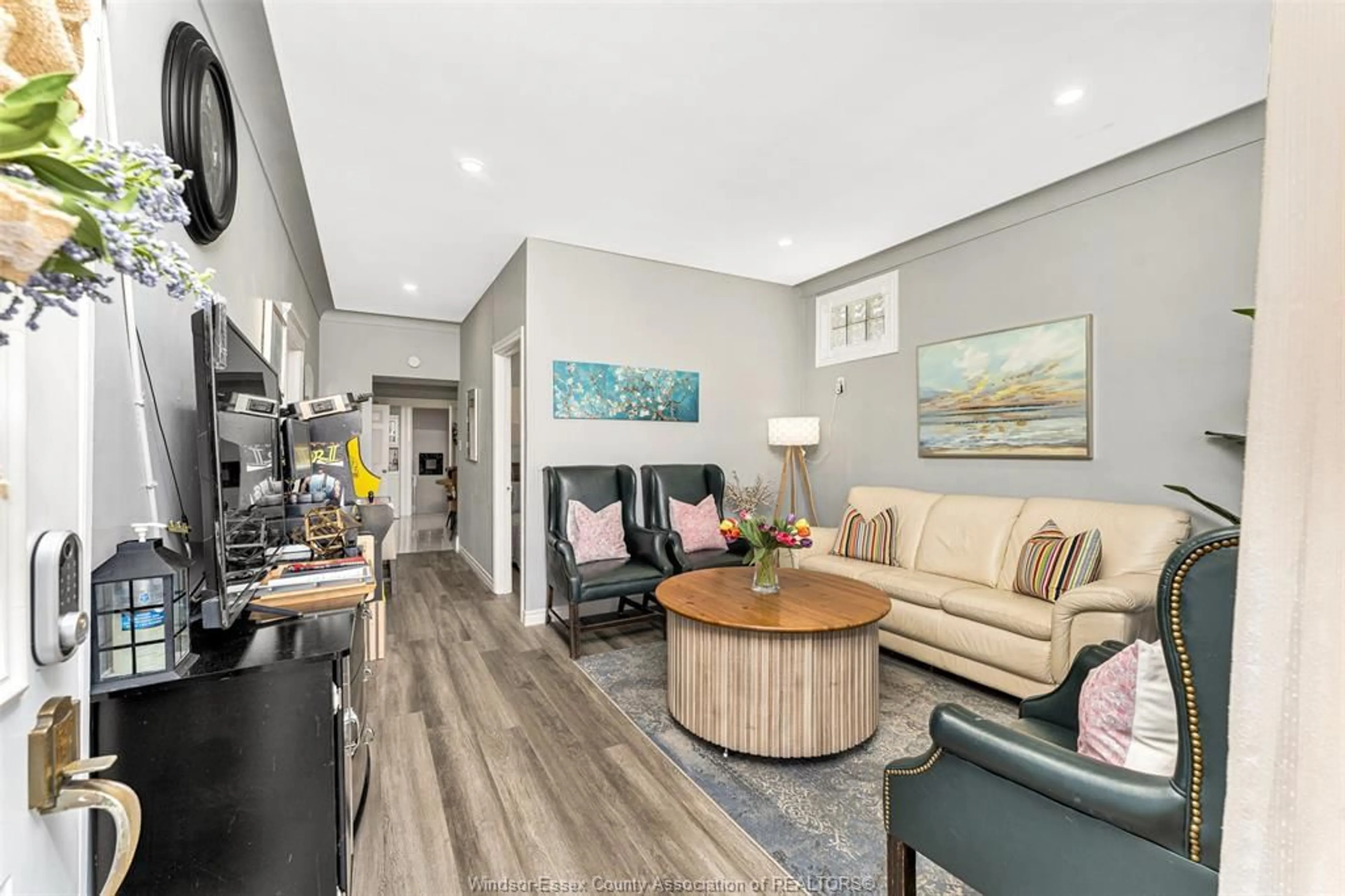 Living room with furniture, unknown for 1055 HALL, Windsor Ontario N9A 2M6