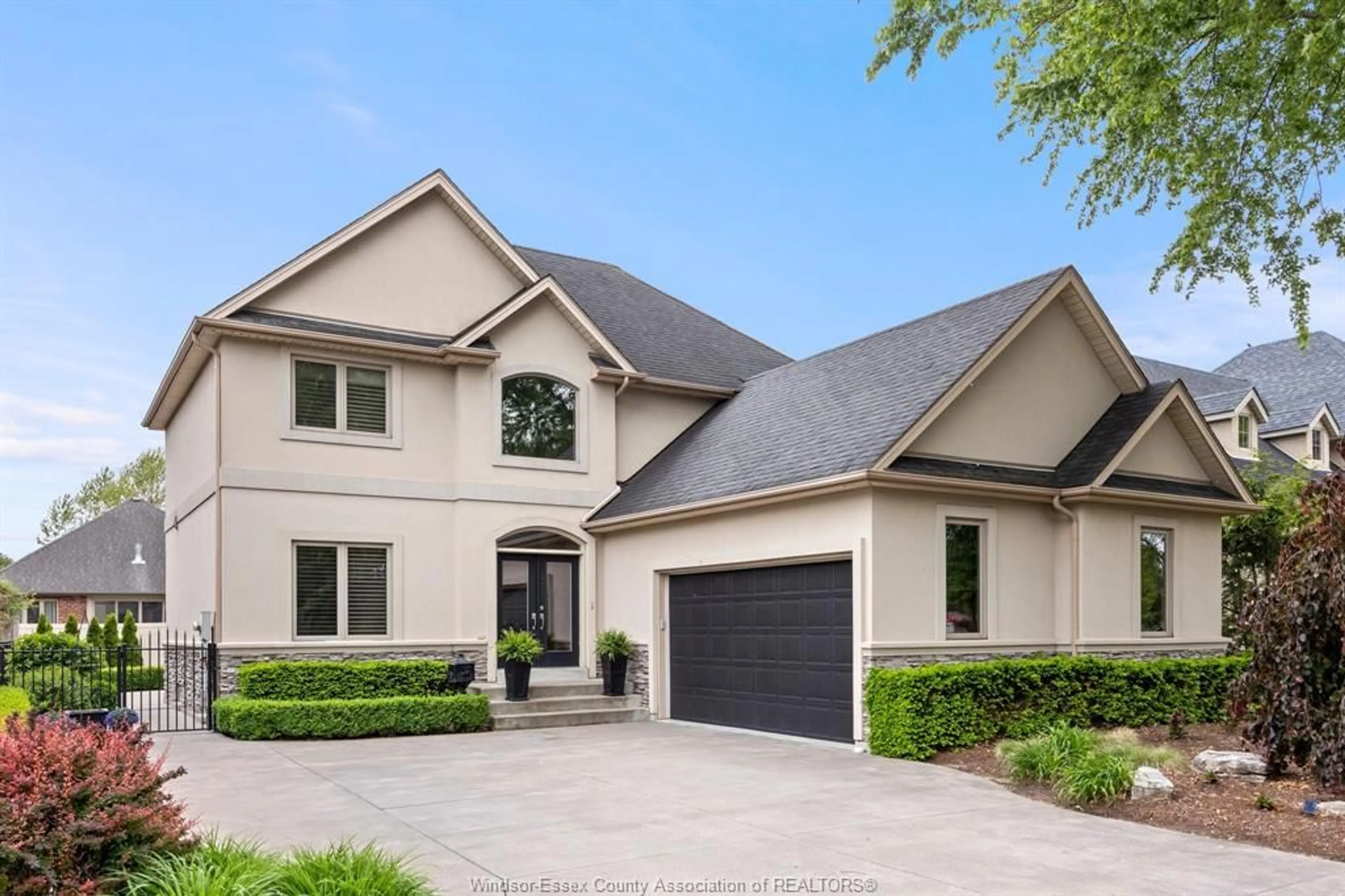 Home with brick exterior material, street for 2105 WASHINGTON Blvd, LaSalle Ontario N9H 1Y5