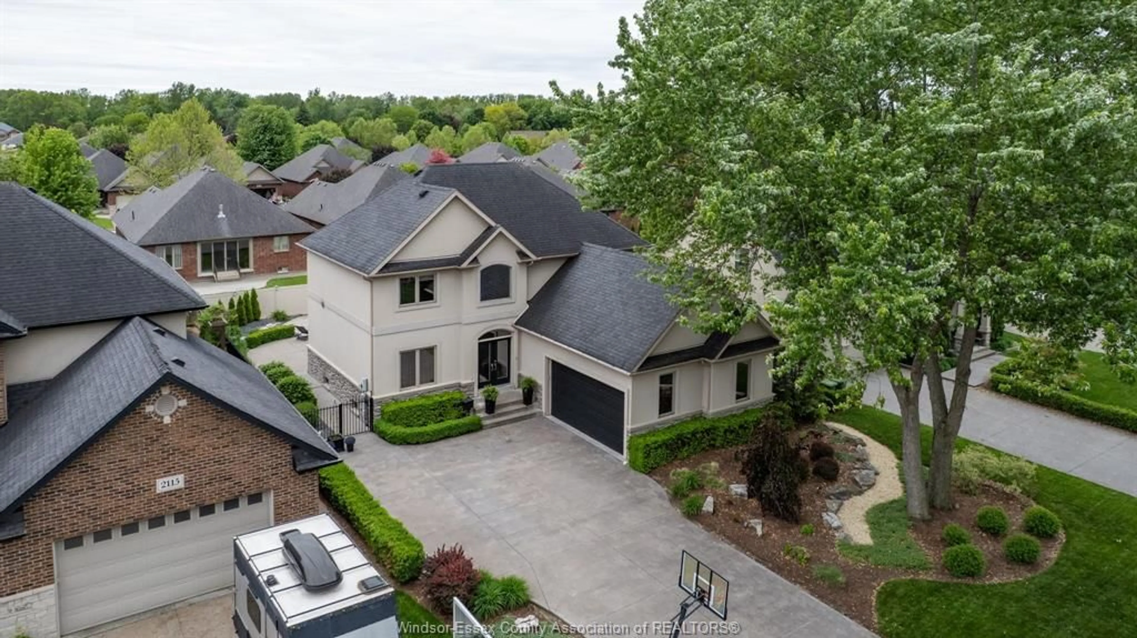 A pic from outside/outdoor area/front of a property/back of a property/a pic from drone, street for 2105 WASHINGTON Blvd, LaSalle Ontario N9H 1Y5