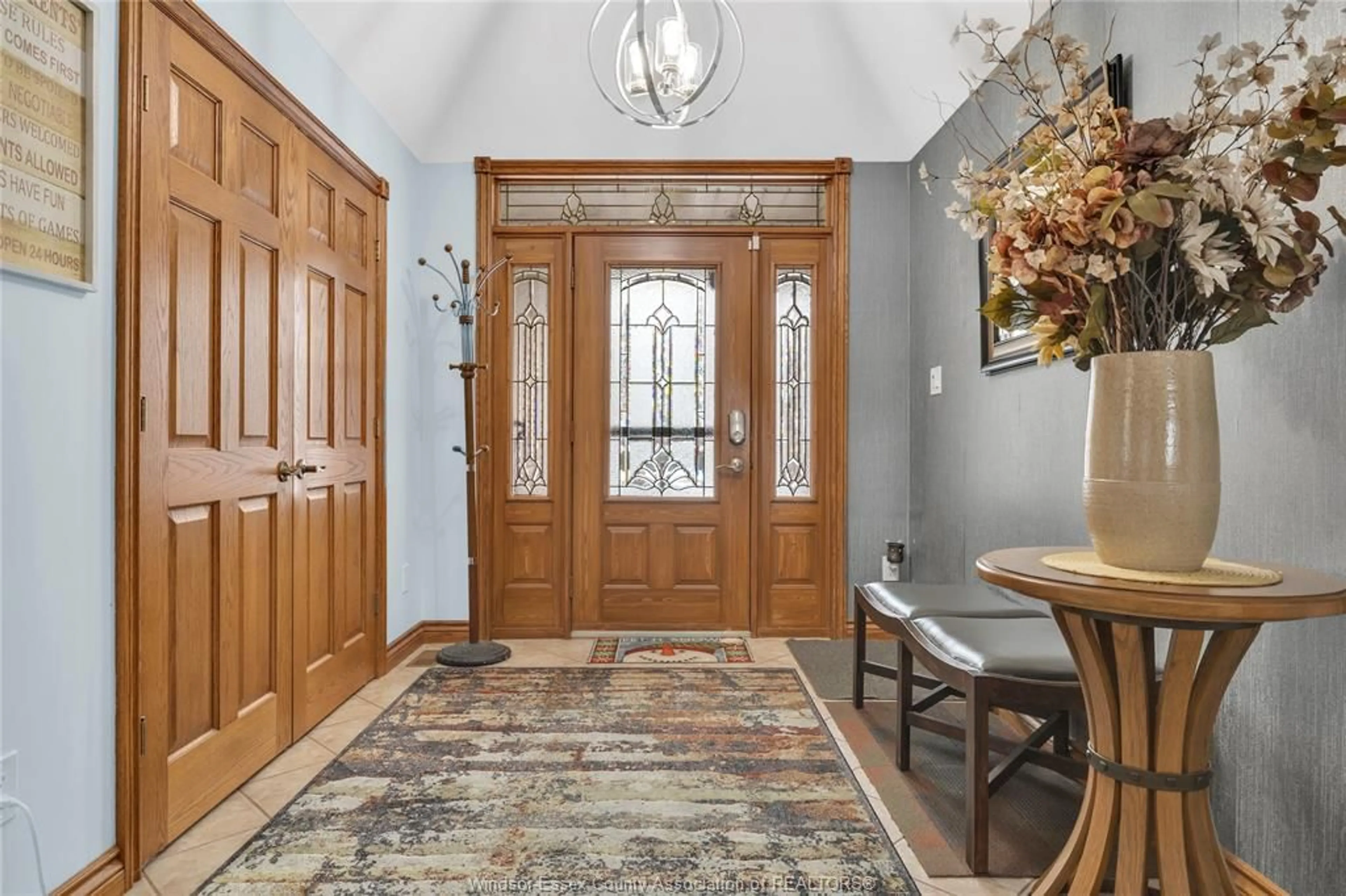 Indoor entryway for 4160 BASELINE, Windsor Ontario N9A 6T3