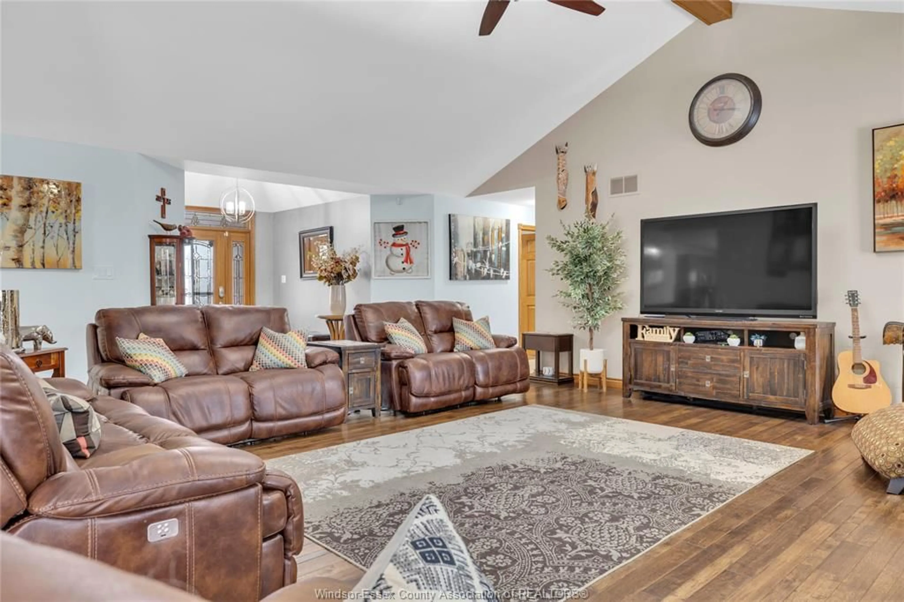 Living room with furniture, unknown for 4160 BASELINE, Windsor Ontario N9A 6T3
