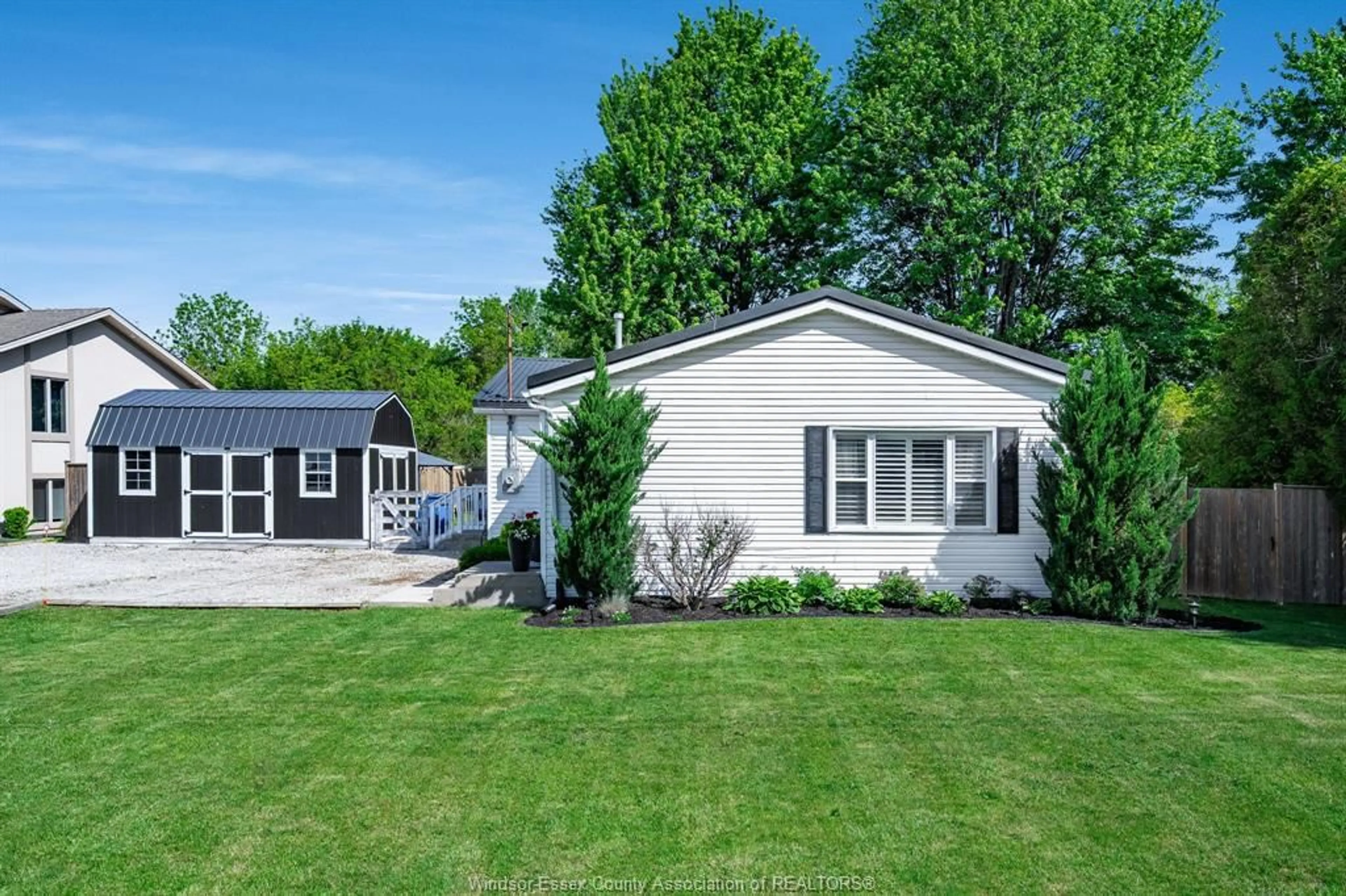 Home with vinyl exterior material, street for 578 County Rd 20, Kingsville Ontario N9Y 2E6