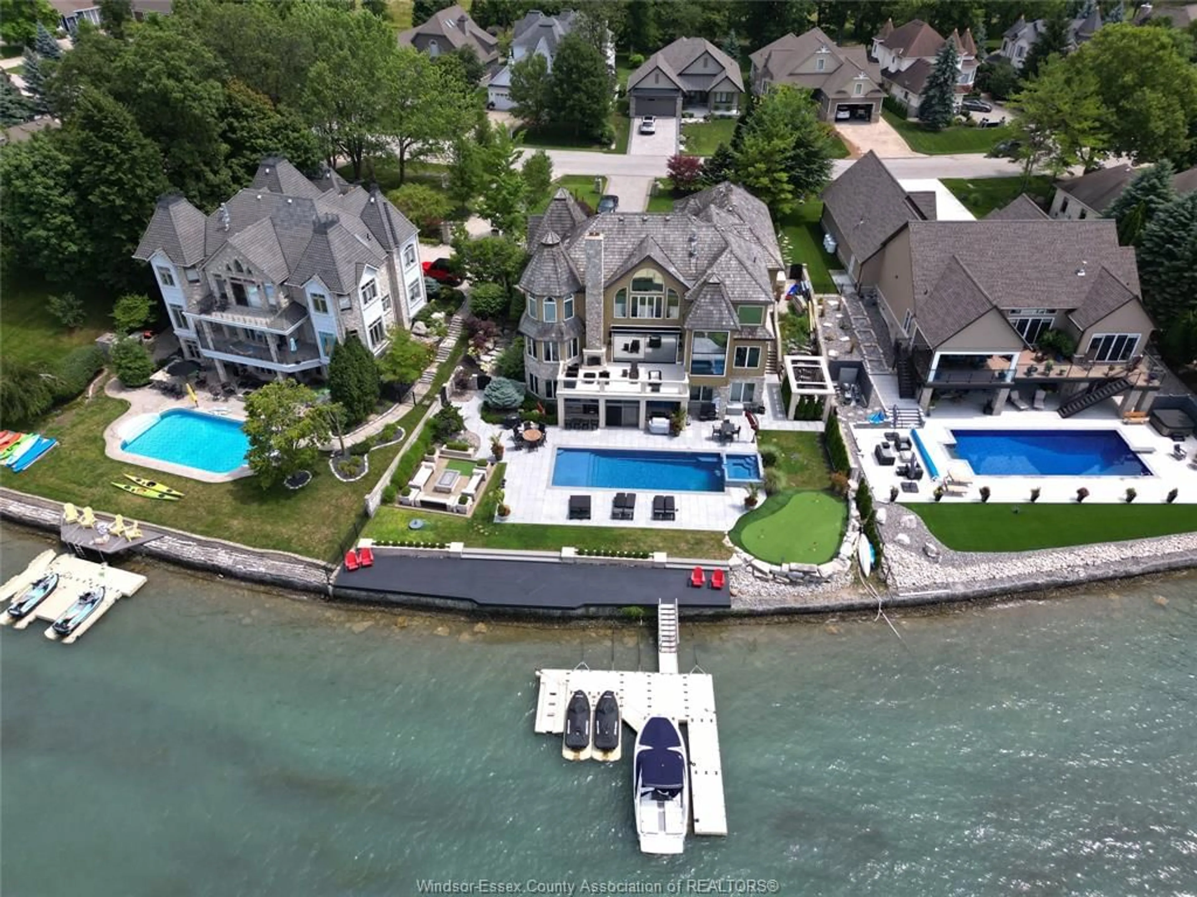 A pic from outside/outdoor area/front of a property/back of a property/a pic from drone, water/lake/river/ocean view for 271 CRYSTAL BAY, Amherstburg Ontario N9V 4A6