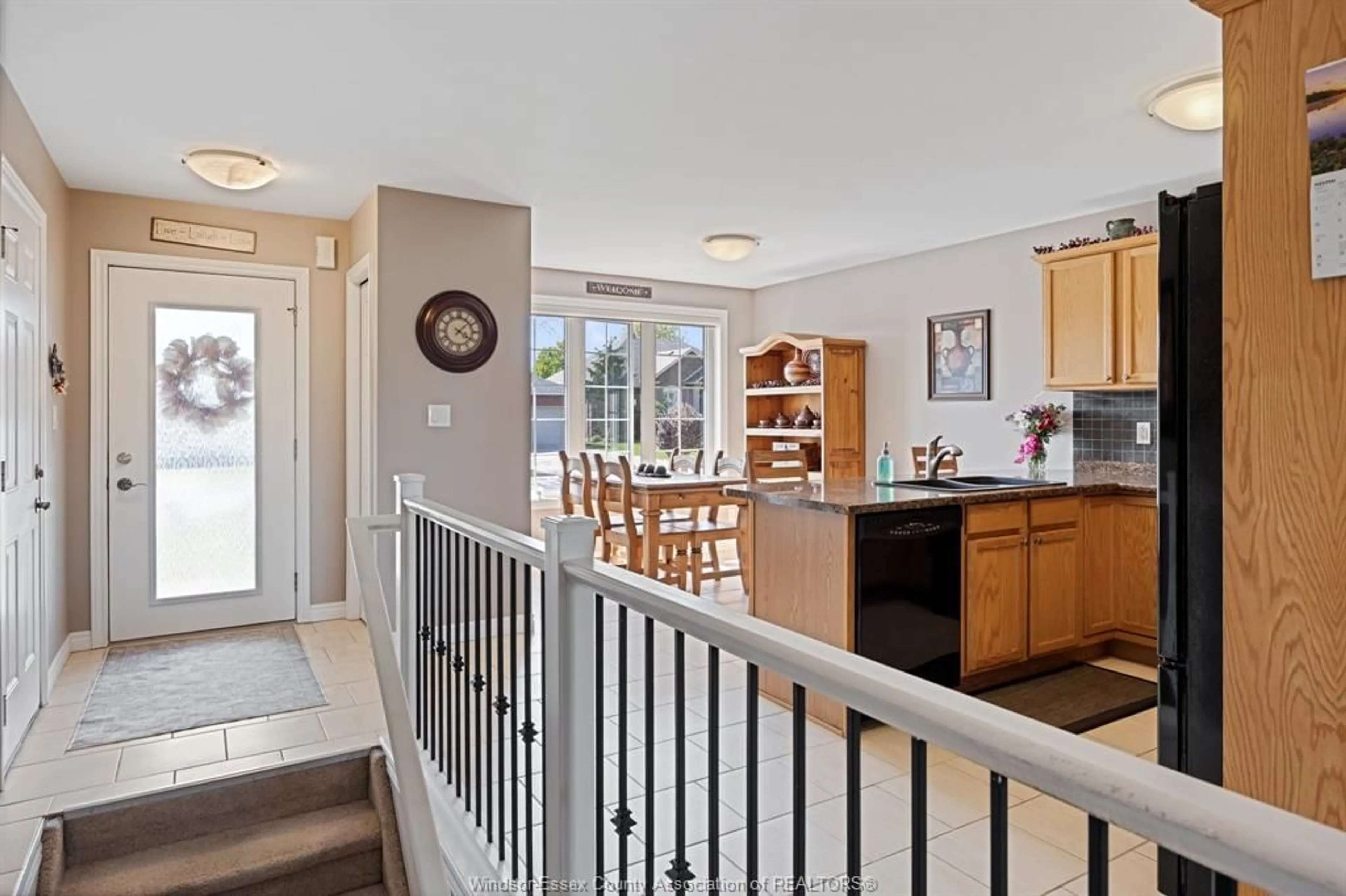 Open concept kitchen, ceramic/tile floor for 25 GOLFVIEW Dr, Kingsville Ontario N9Y 4E3