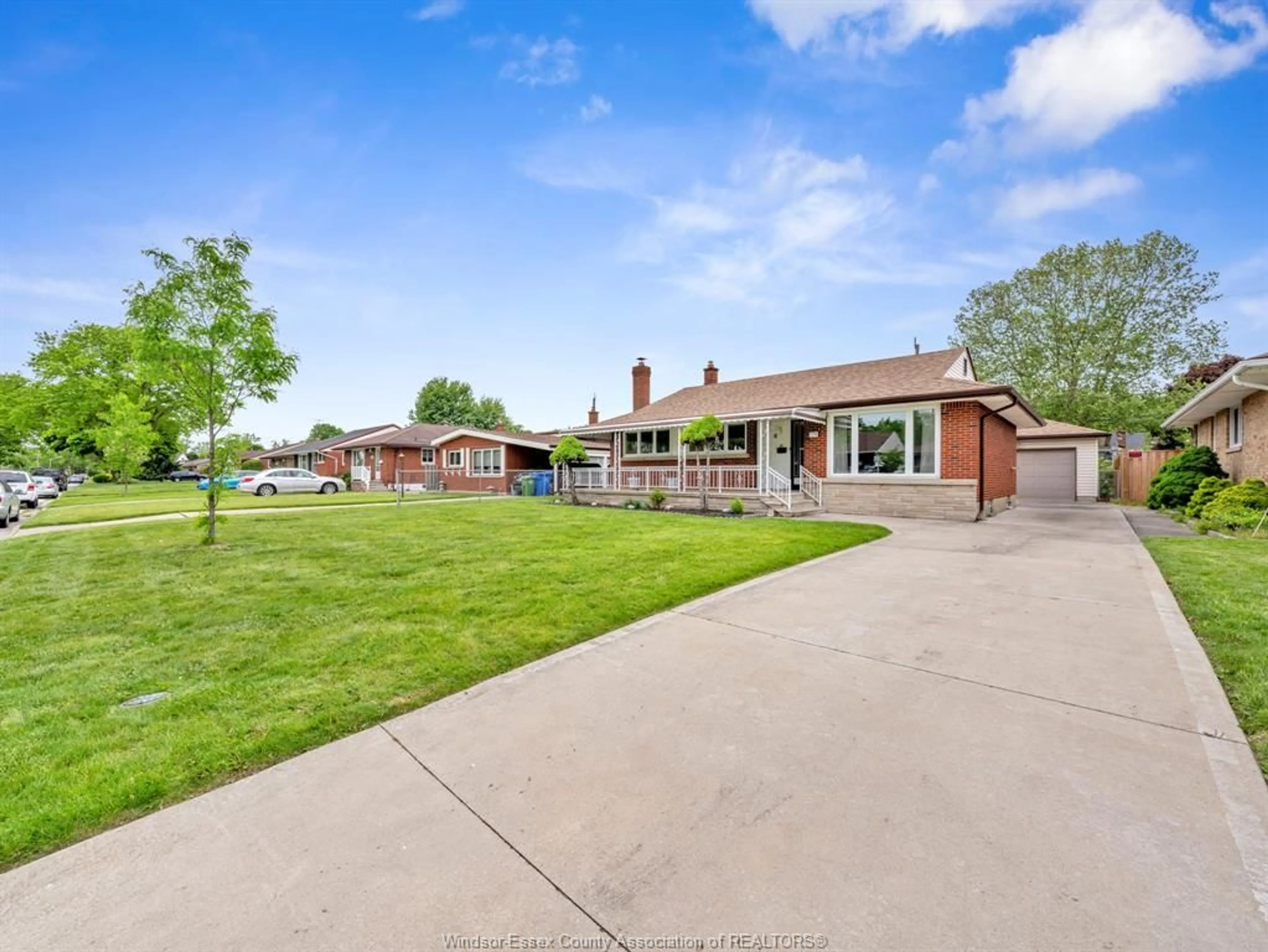 A pic from outside/outdoor area/front of a property/back of a property/a pic from drone, unknown for 3756 ROSEMOUNT Ave, Windsor Ontario N9C 2E5