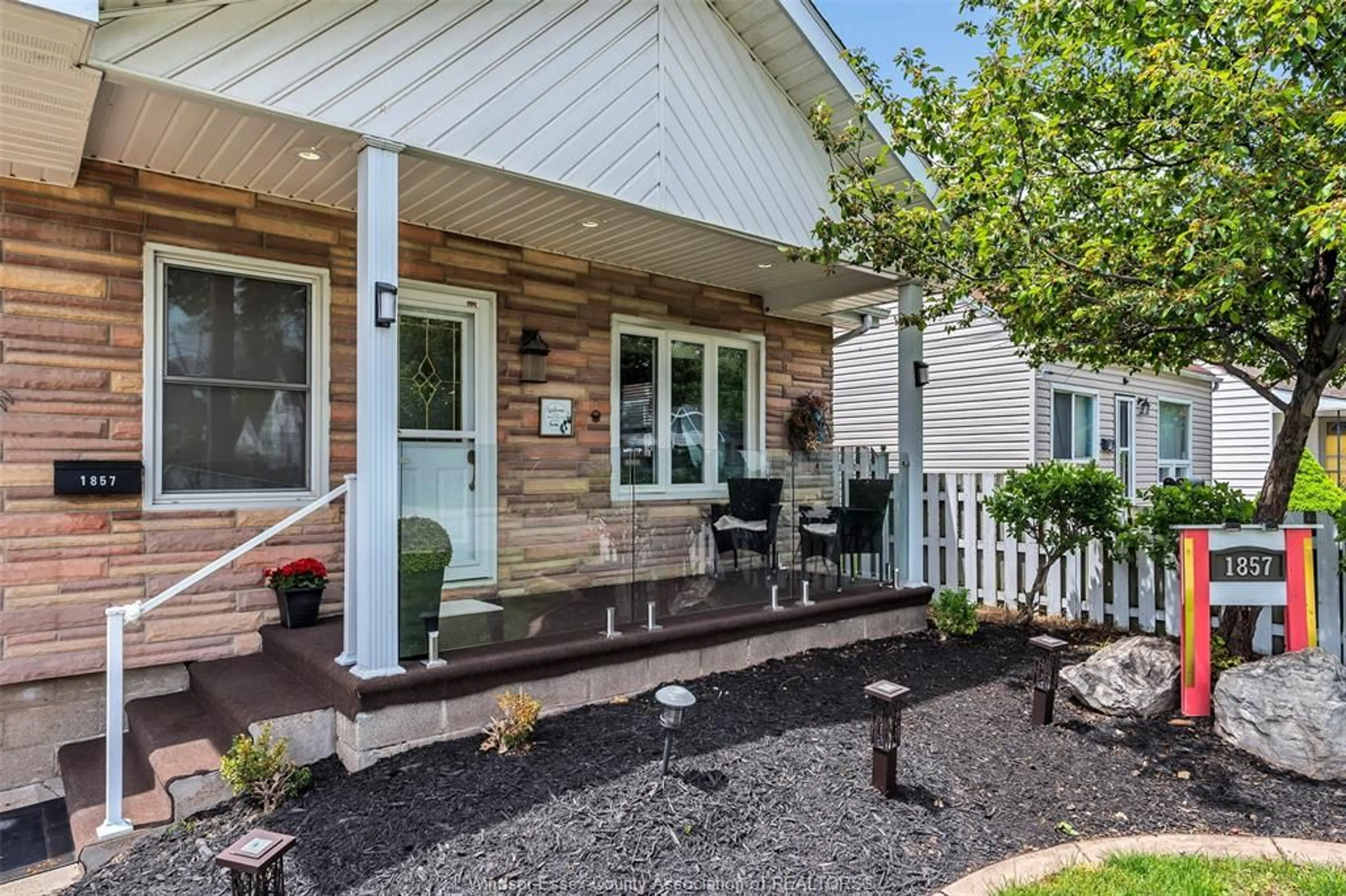 Unknown for 1857 CENTRAL Ave, Windsor Ontario N8W 4H6