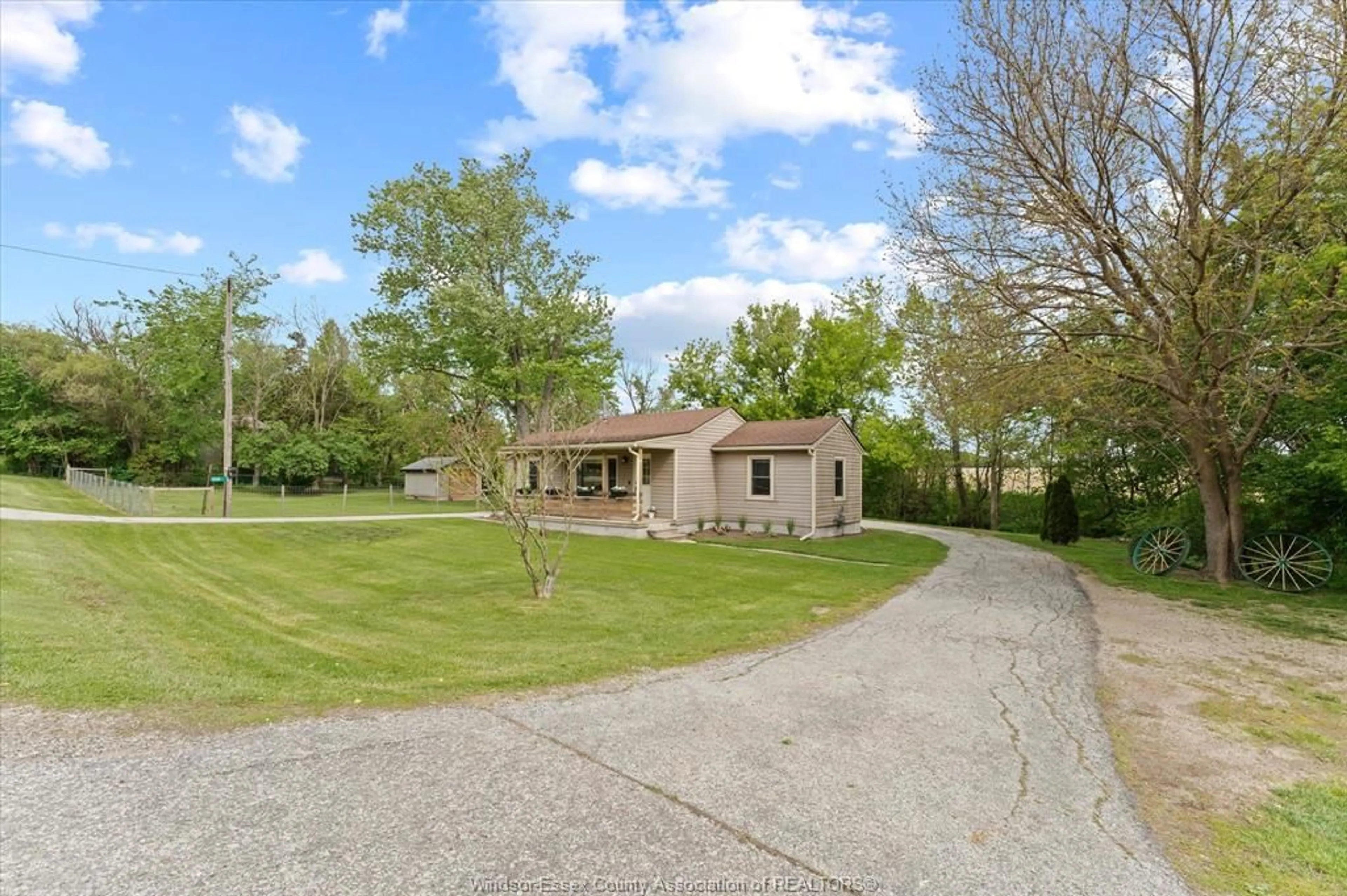 A pic from outside/outdoor area/front of a property/back of a property/a pic from drone, street for 520 ROAD 2 WEST, Kingsville Ontario N9Y 2E4