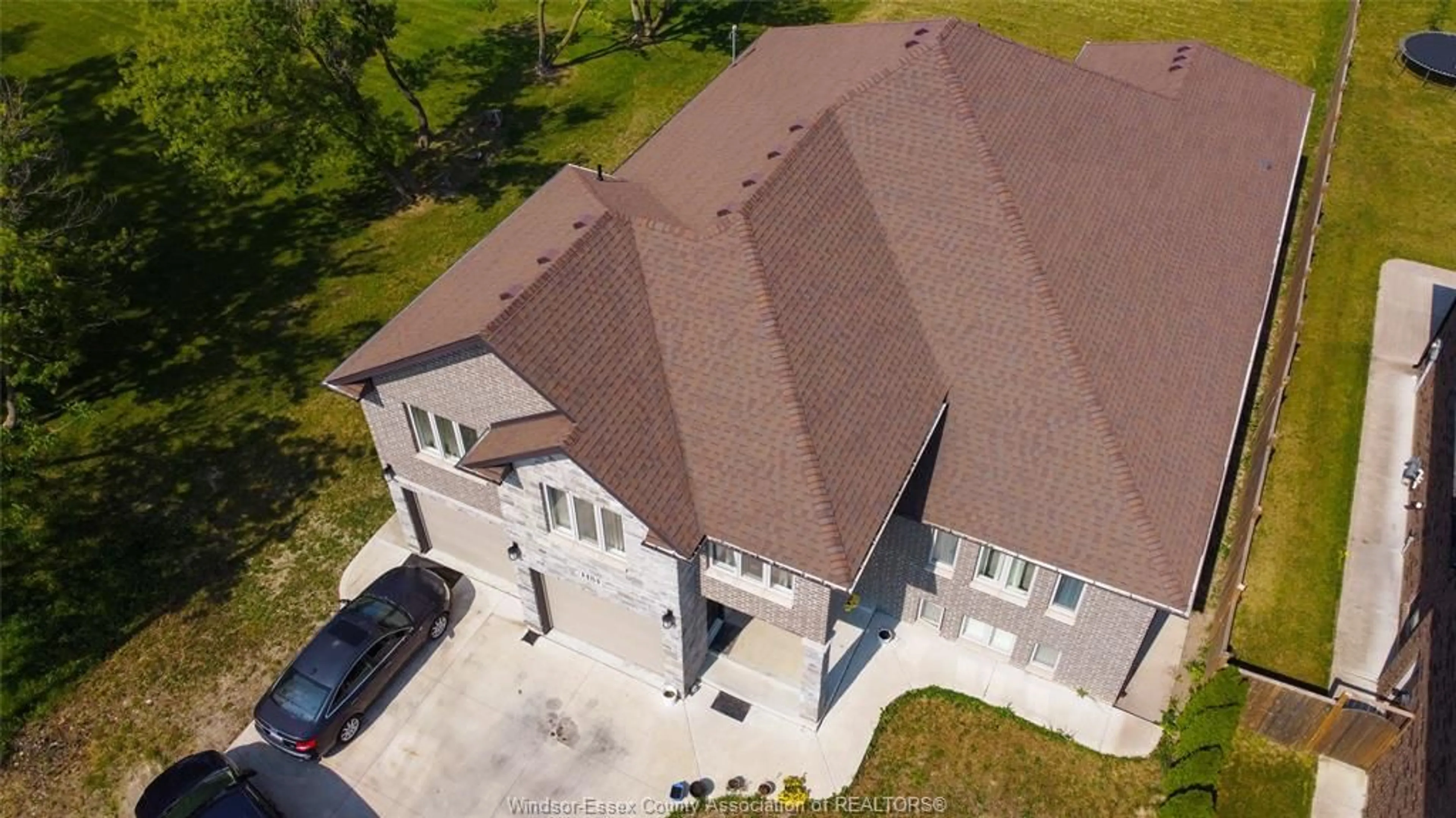 A pic from outside/outdoor area/front of a property/back of a property/a pic from drone, building for 1484 RANKIN, Windsor Ontario N9B 3V6
