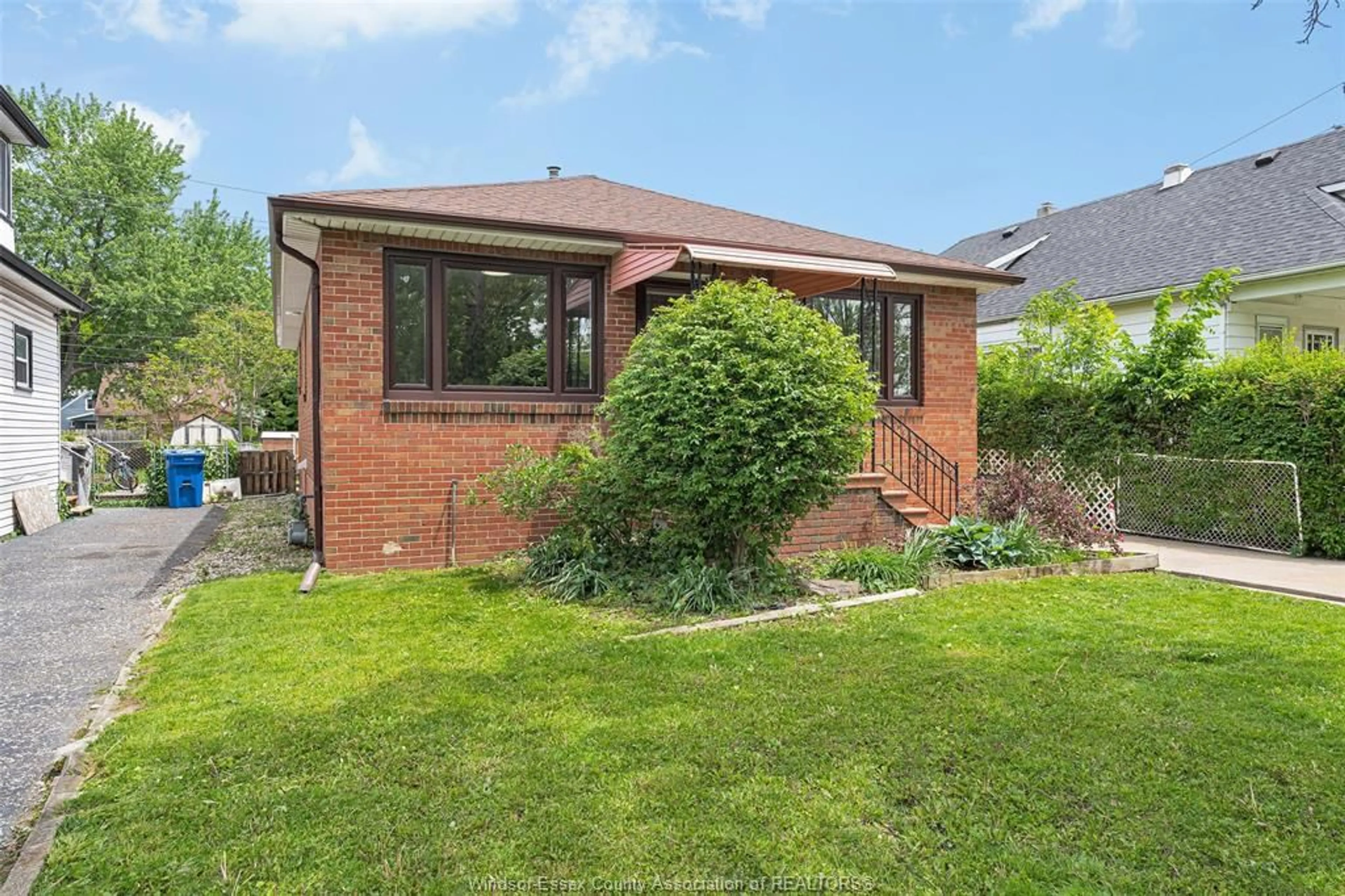 Home with brick exterior material, unknown for 1978 BERNARD Rd, Windsor Ontario N8W 4R5