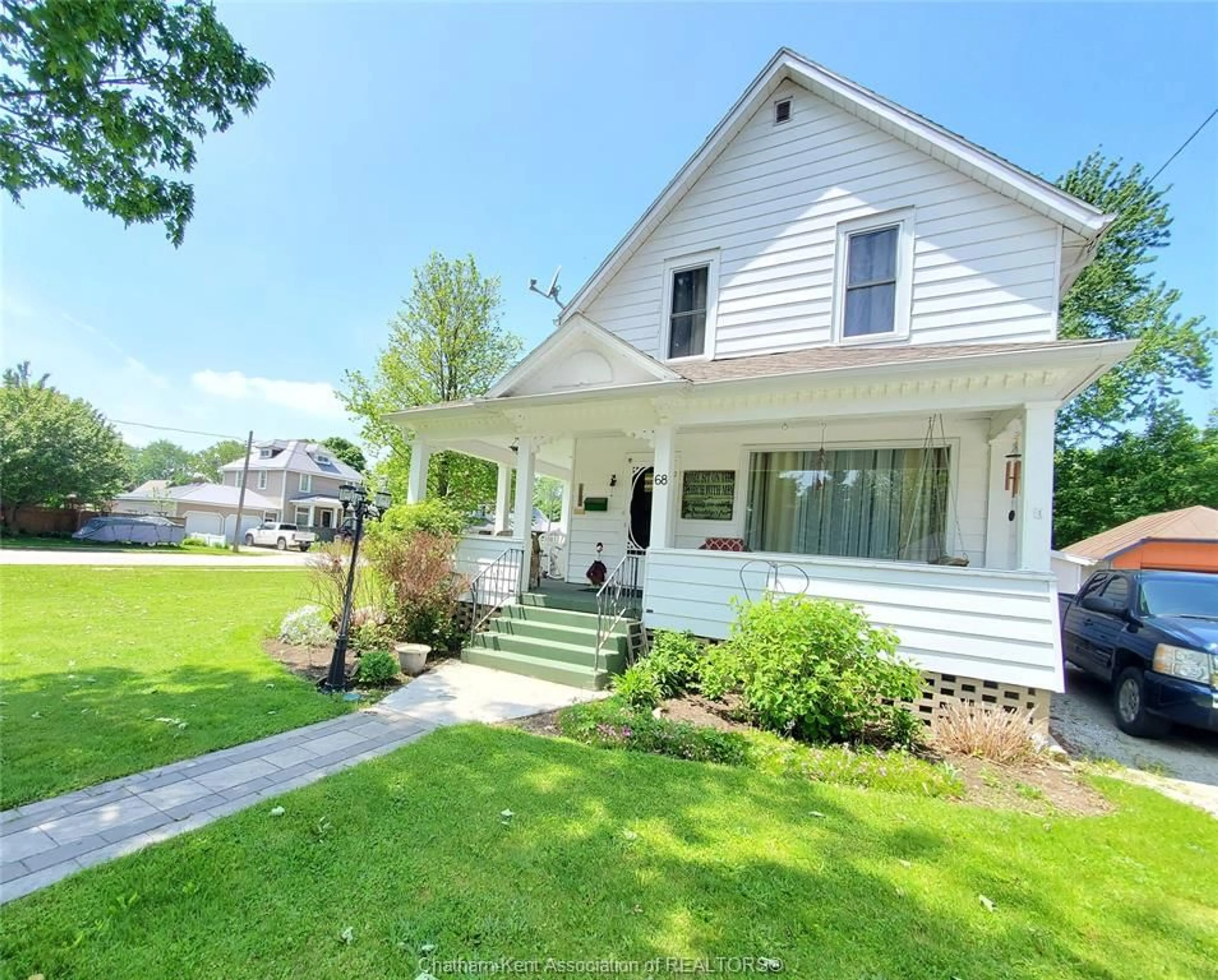 Home with vinyl exterior material, street for 68 Mary St, Thamesville Ontario N0P 2K0