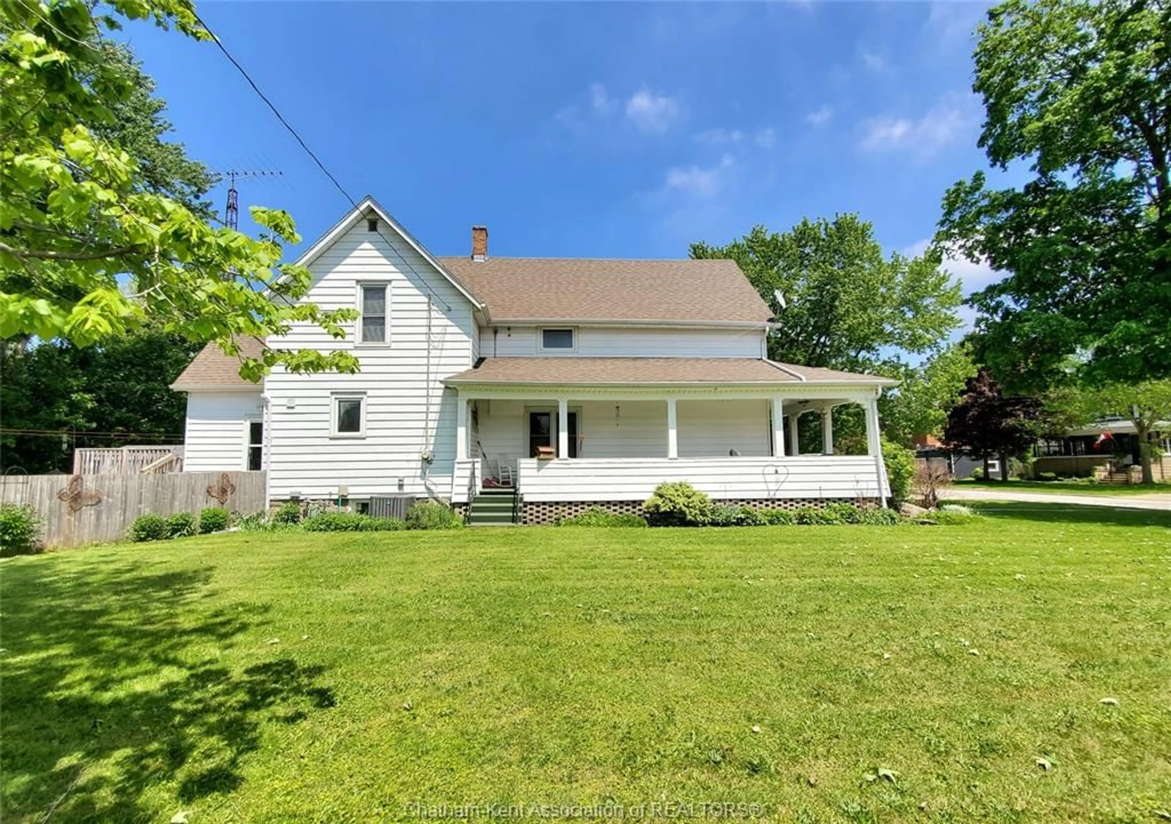 A pic from outside/outdoor area/front of a property/back of a property/a pic from drone, unknown for 68 Mary St, Thamesville Ontario N0P 2K0
