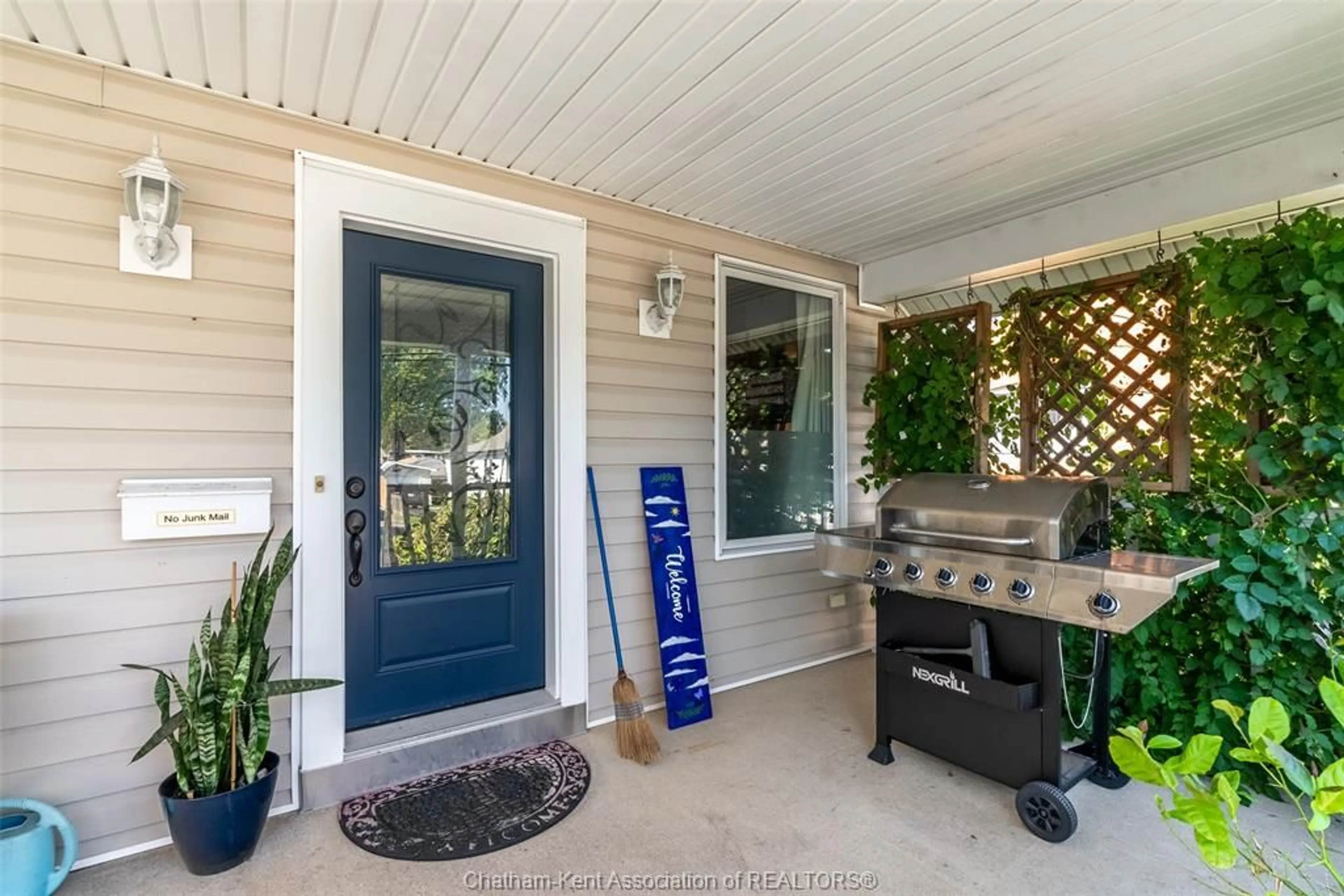 Unknown for 460 Queen St, Chatham Ontario N7M 2J3