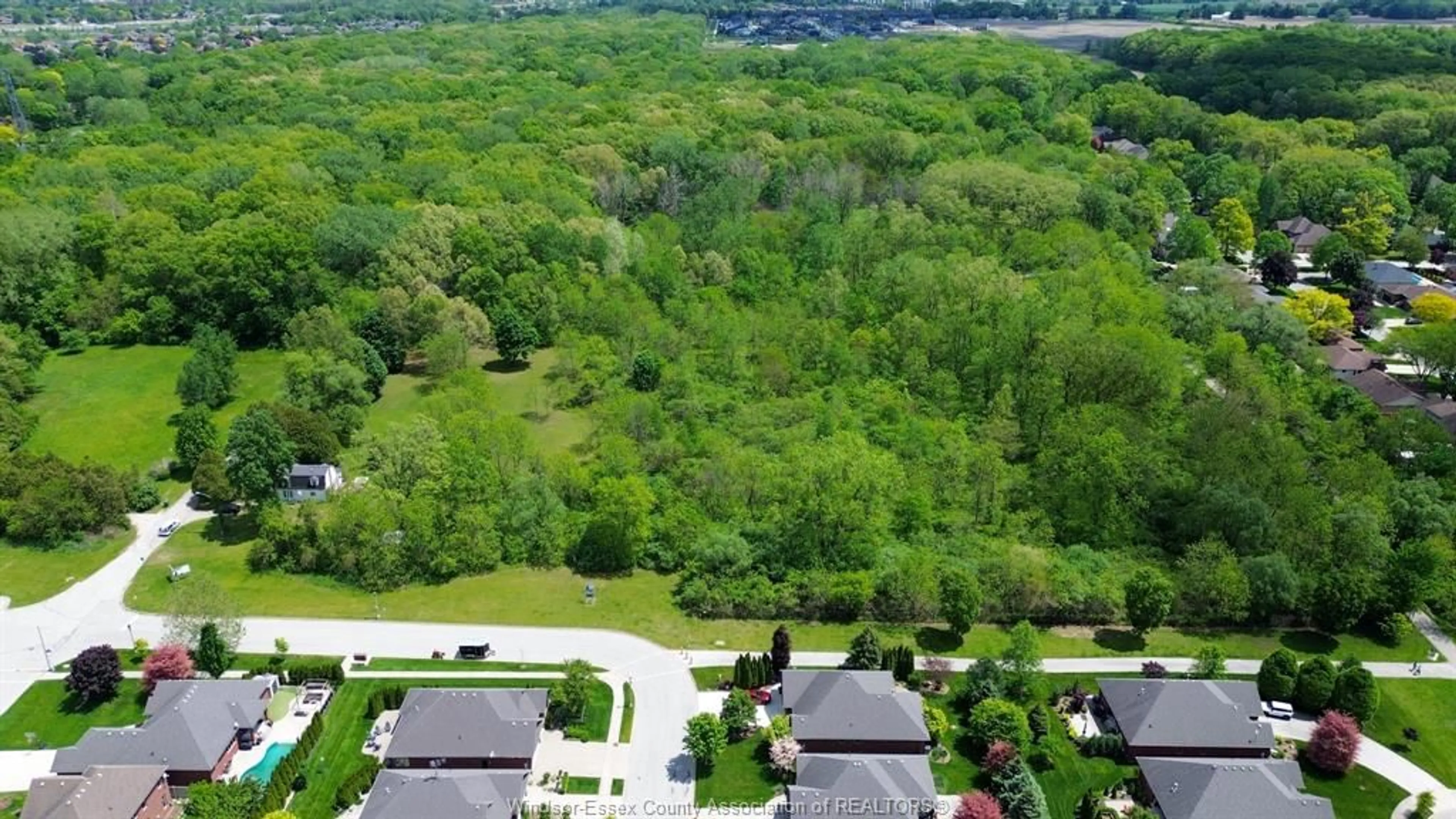 A pic from outside/outdoor area/front of a property/back of a property/a pic from drone, forest/trees view for 2185 WASHINGTON Blvd, LaSalle Ontario N9H 1Y5