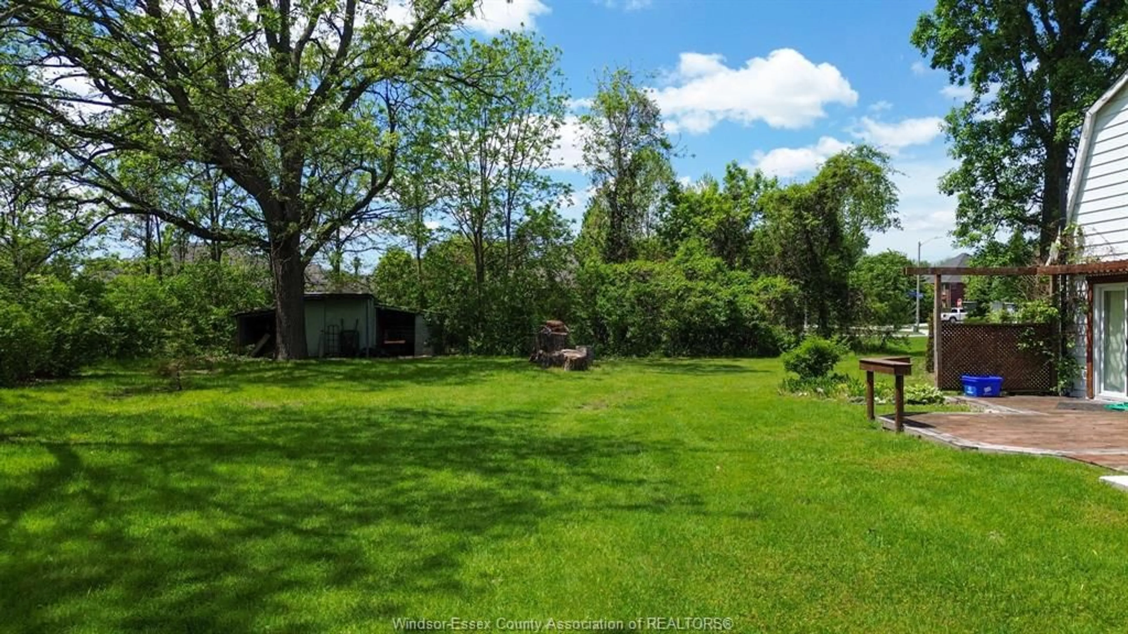 A pic from outside/outdoor area/front of a property/back of a property/a pic from drone, forest/trees view for 2185 WASHINGTON Blvd, LaSalle Ontario N9H 1Y5