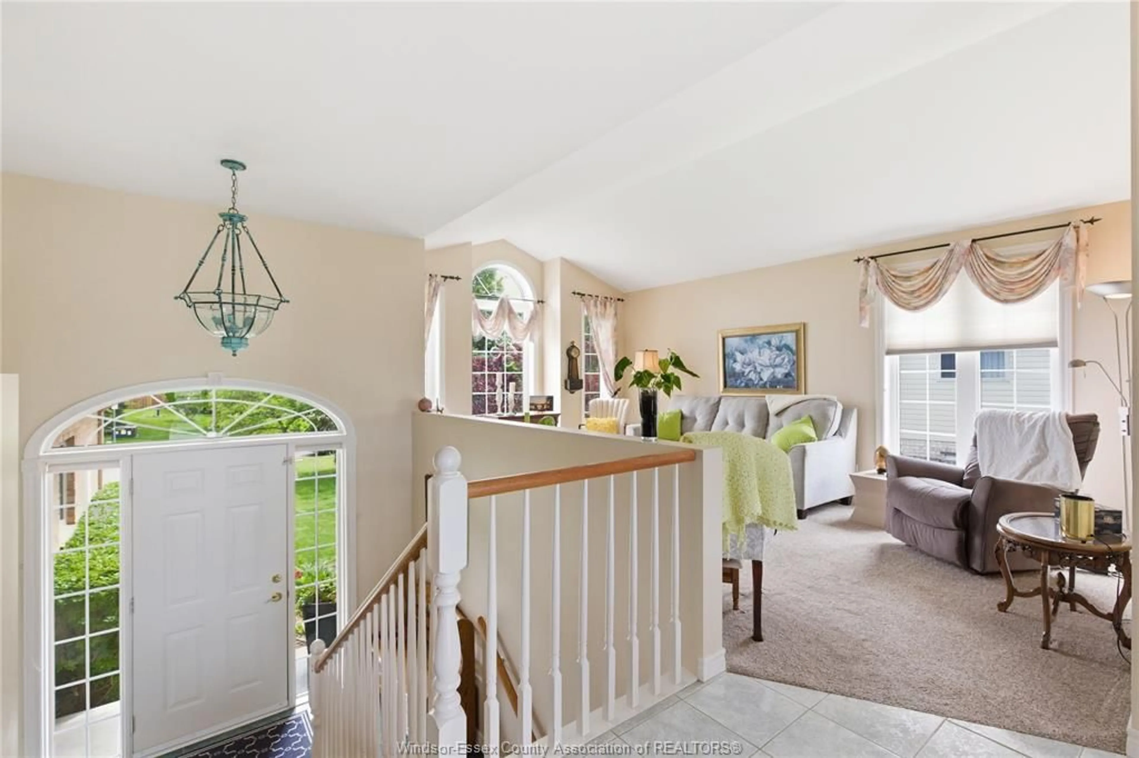 Indoor foyer for 1588 WHITEWOOD Dr, Lakeshore Ontario N0R 1A0