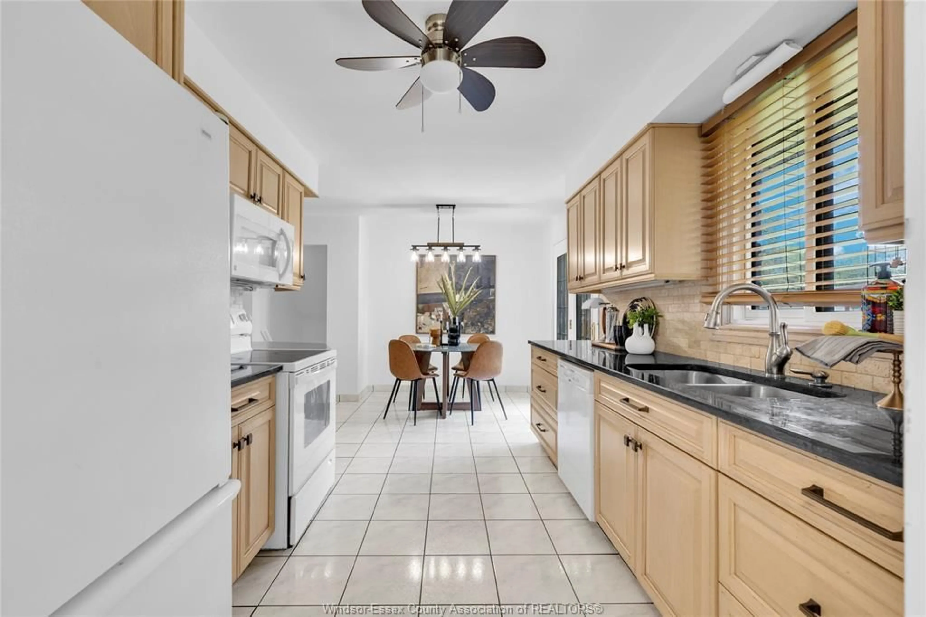 Open concept kitchen, ceramic/tile floor for 10515 MULBERRY, Windsor Ontario N8R 1H7
