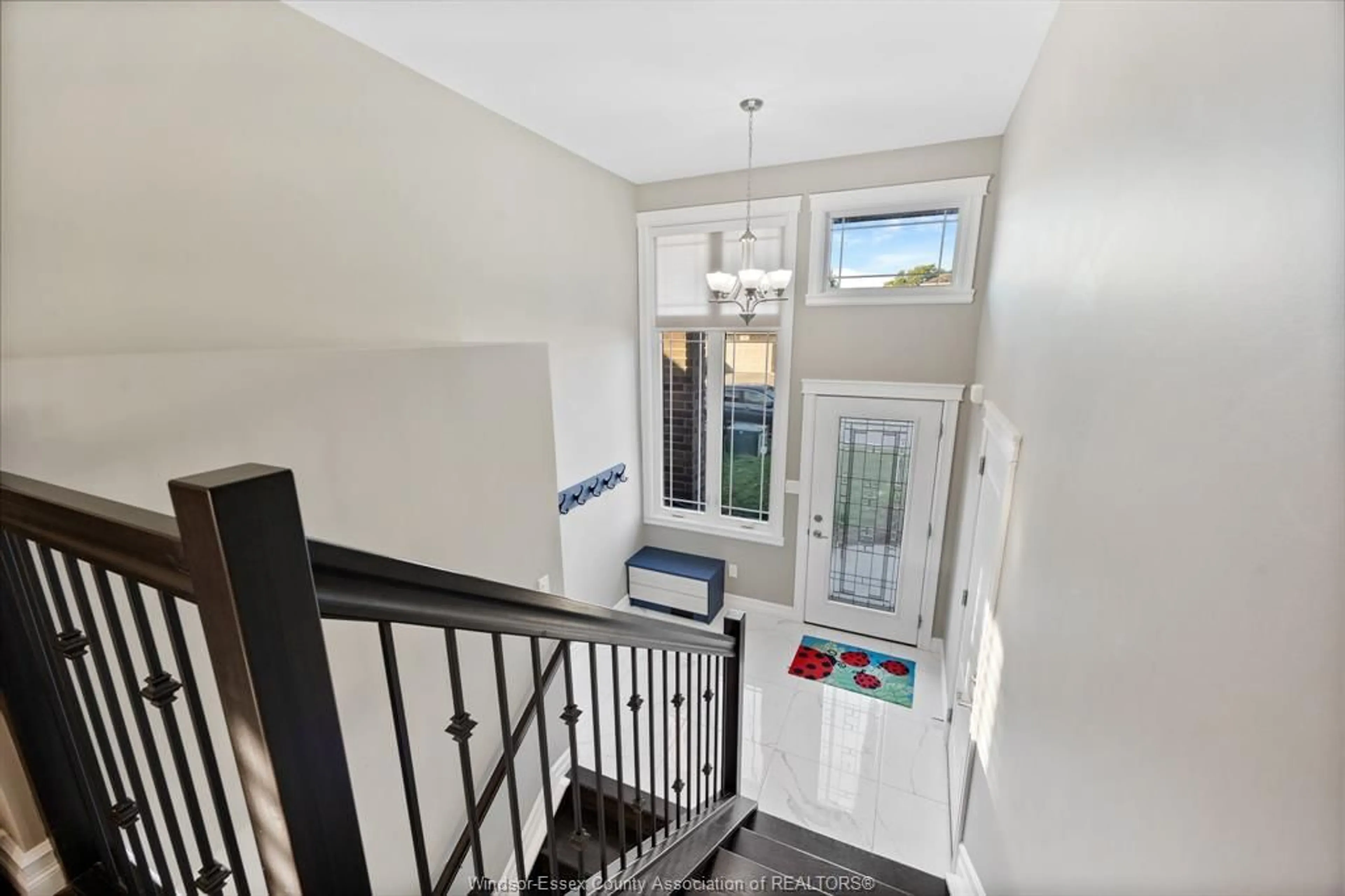 Indoor foyer for 203 ADAMS Ave, Amherstburg Ontario N9V 0B2
