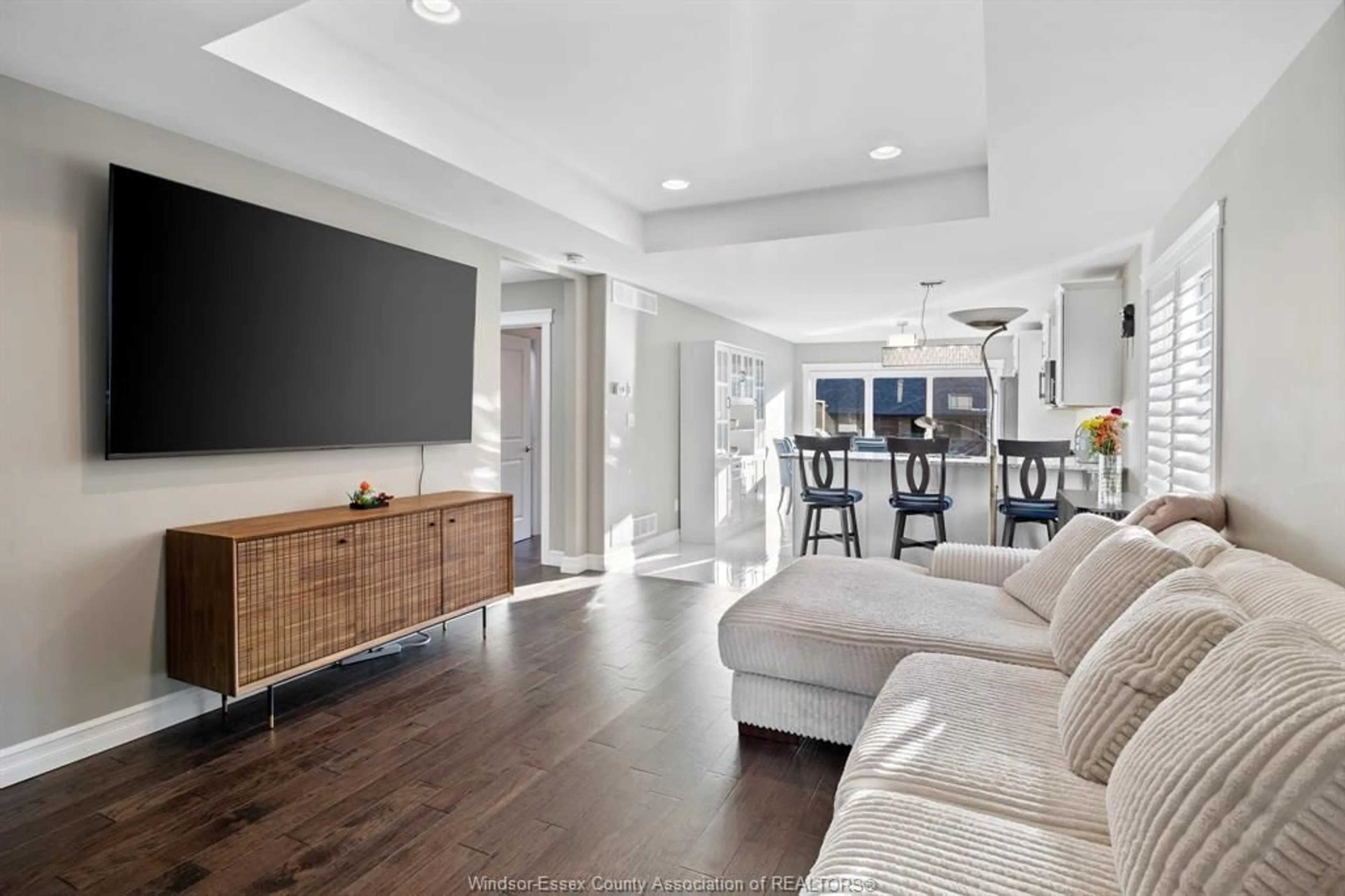 Home theater for 203 ADAMS Ave, Amherstburg Ontario N9V 0B2